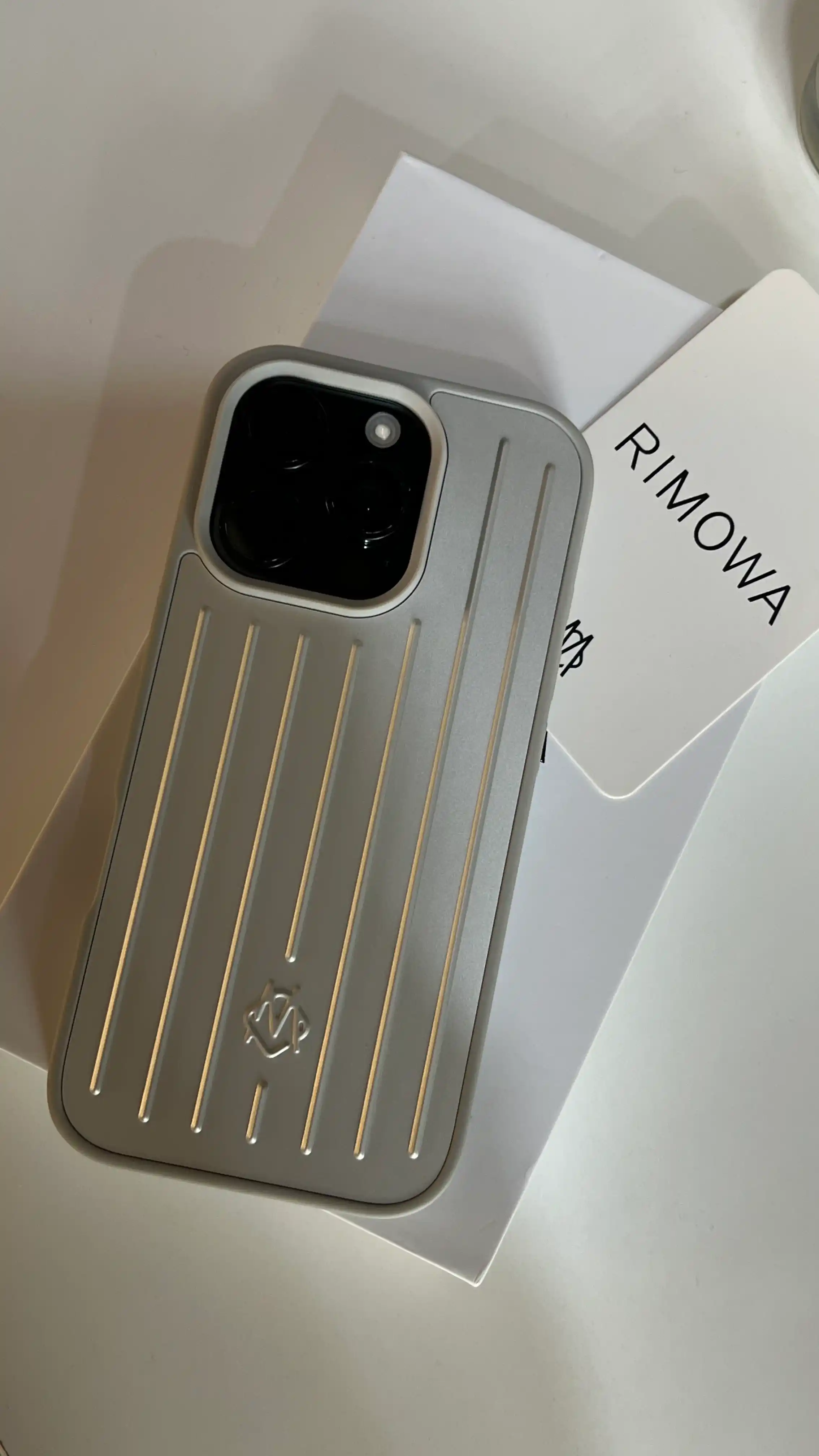 IPhone 16 va iPhone 17 uchun Rimowa telefon g‘ilofi, zarbaga chidamli, himoyalovchi