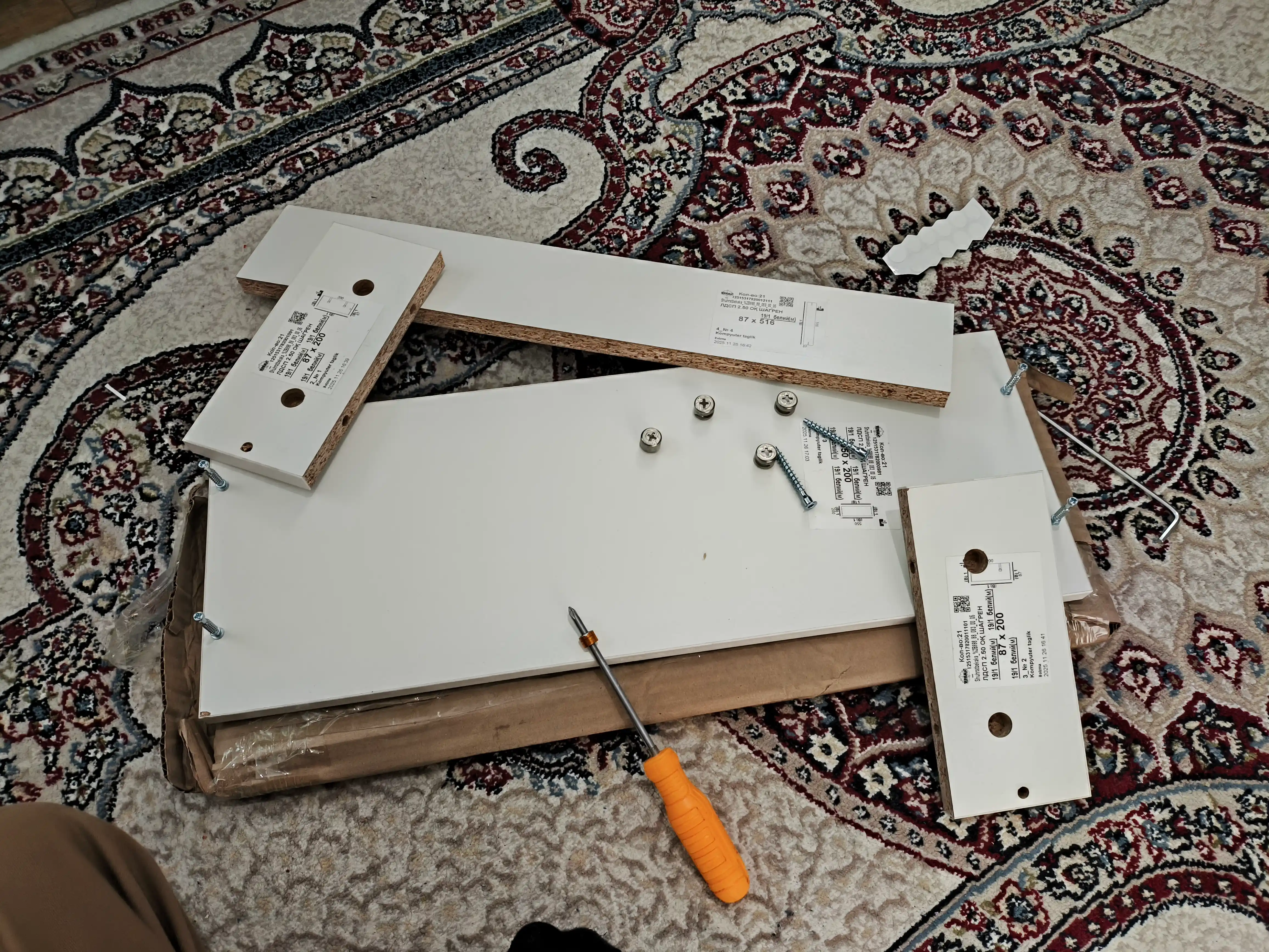 Monitor uchun stol tagligi, kompyuter uchun stol tagligi