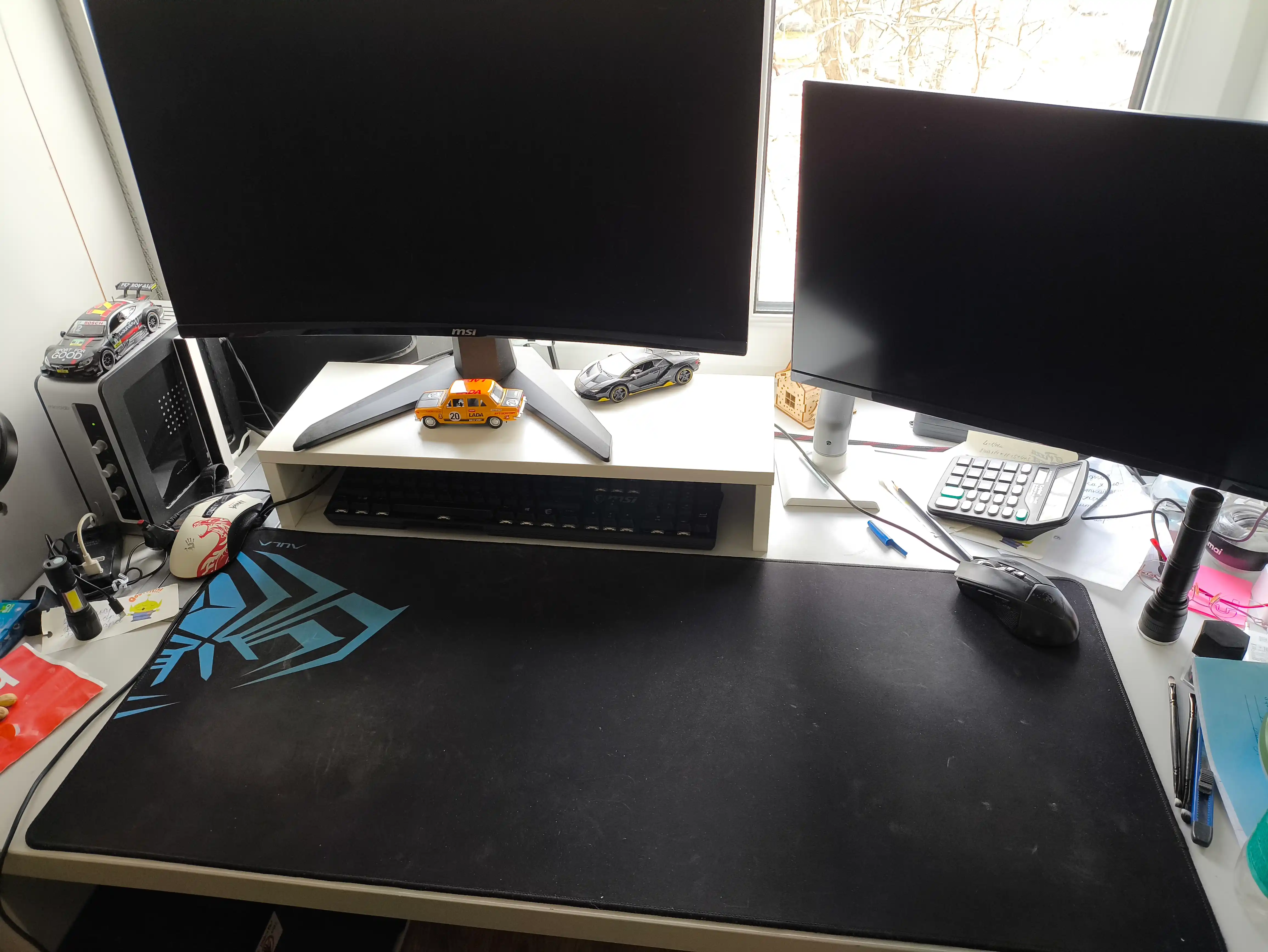 Monitor uchun stol tagligi, kompyuter uchun stol tagligi