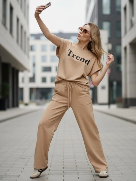 Ayollar sport kostyumi, futbolka va shim M–4XL — ELLY FASHION