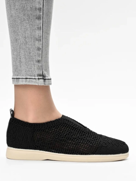 Yengil taglikli, bir o'lchamli, kichik, to'rsimon modelli ayollar slip-onlari