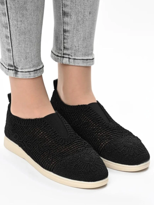 Yengil taglikli, bir o'lchamli, kichik, to'rsimon modelli ayollar slip-onlari
