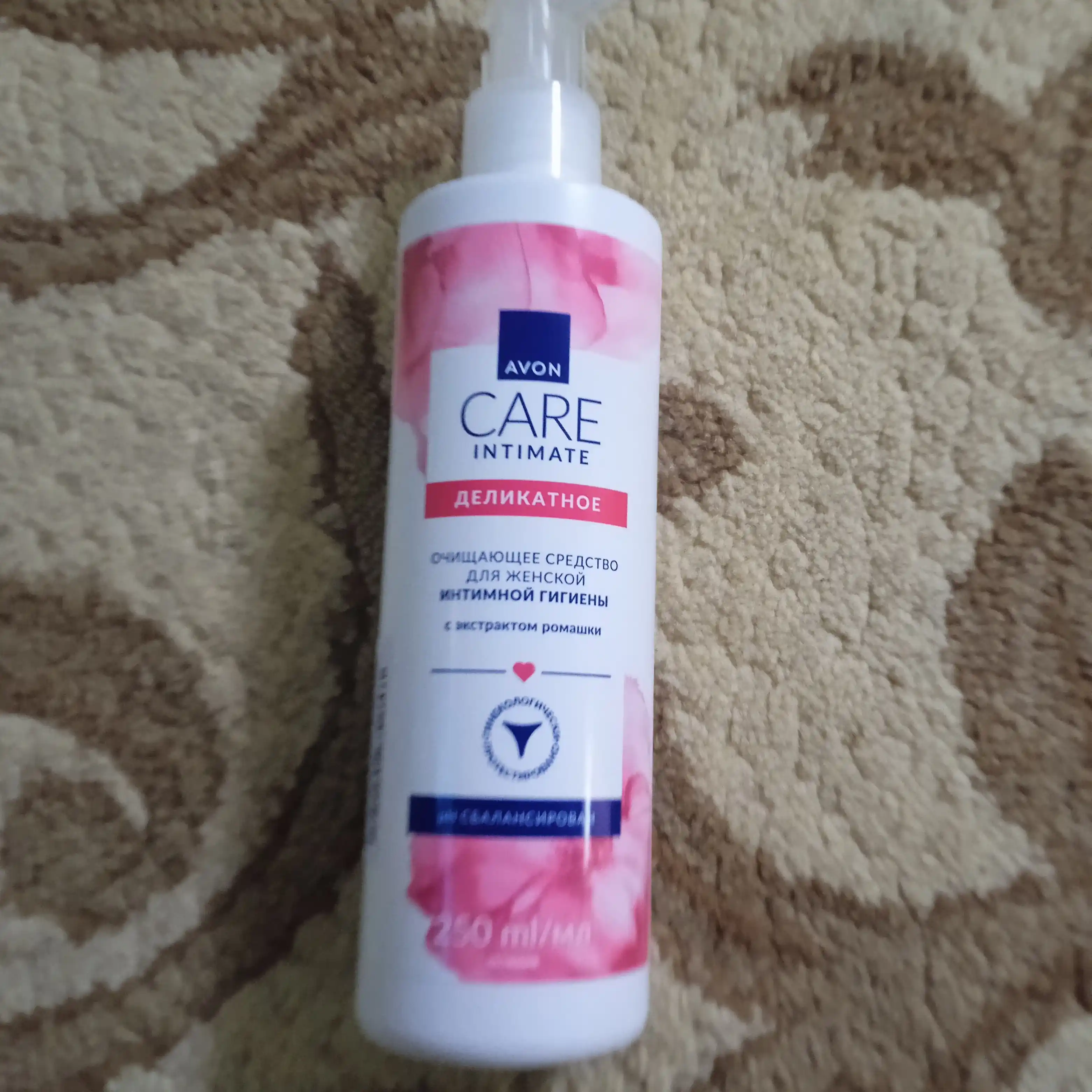 Cредство для женской гигиены Avon Care Avon Care Intimate с экстрактом ромашки, 250 мл