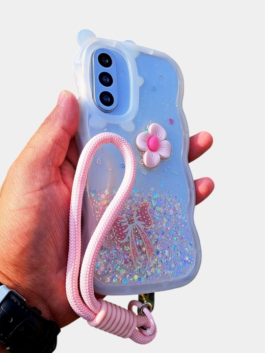 Силиконовый чехол с 3D цветком для Samsung A06, A56 декоративный дизайн, с ремешком