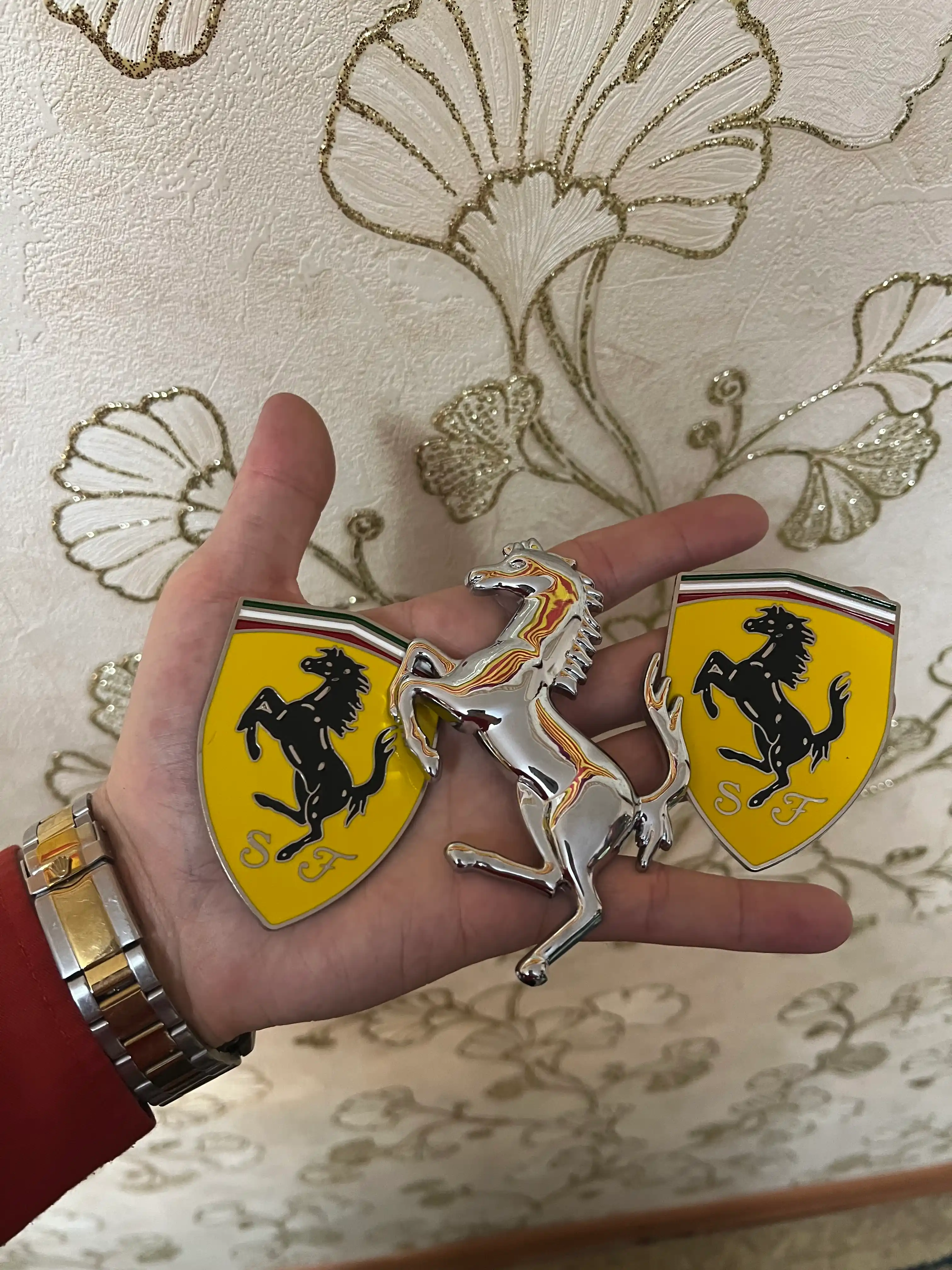 Avtomobil uchun metall logotiplar  Ferrari, Porsche, Lamborghini, universal bezak (1 dona)