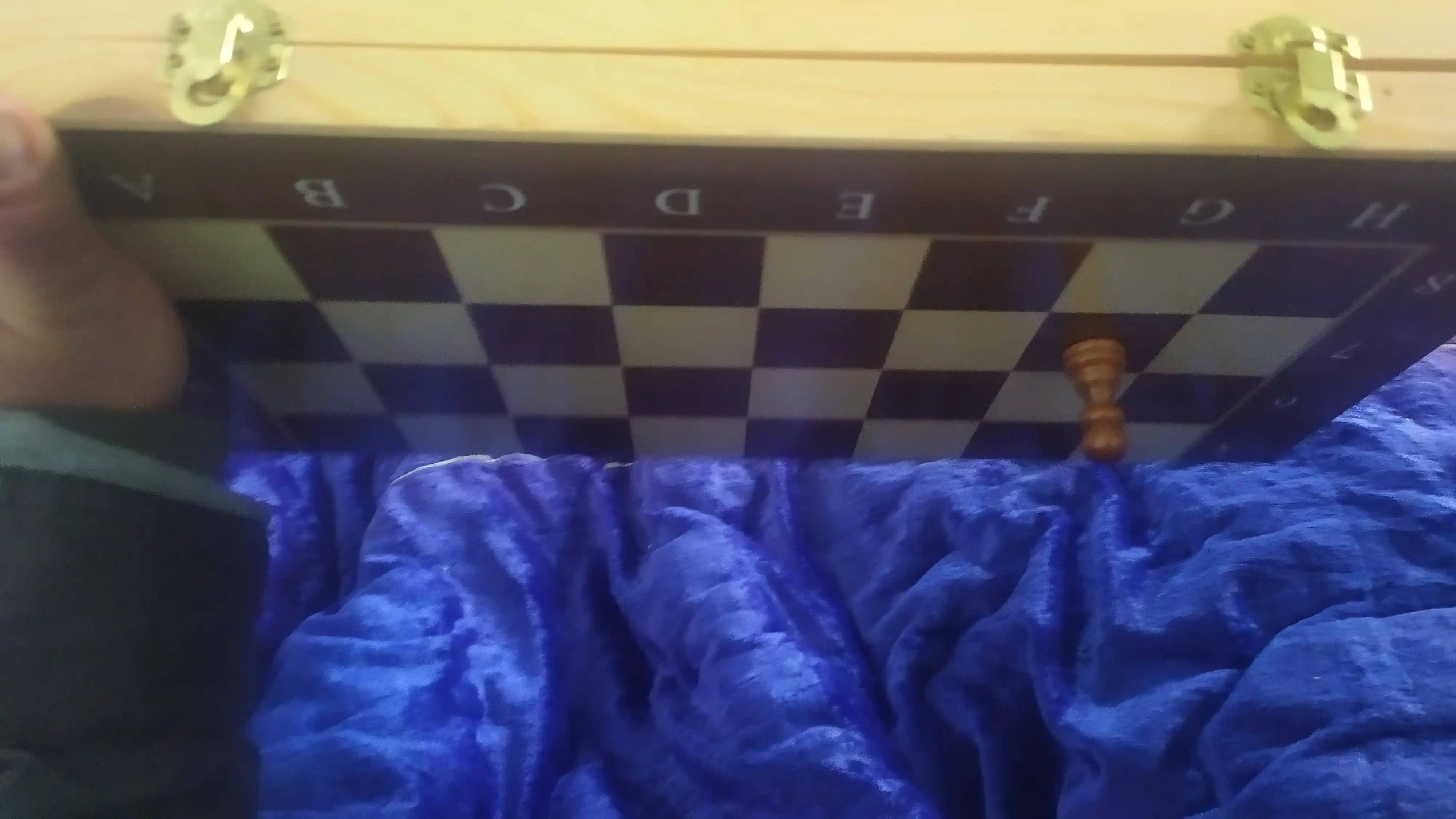 Shaxmat to'plami, magnitli, yog'ochdan
