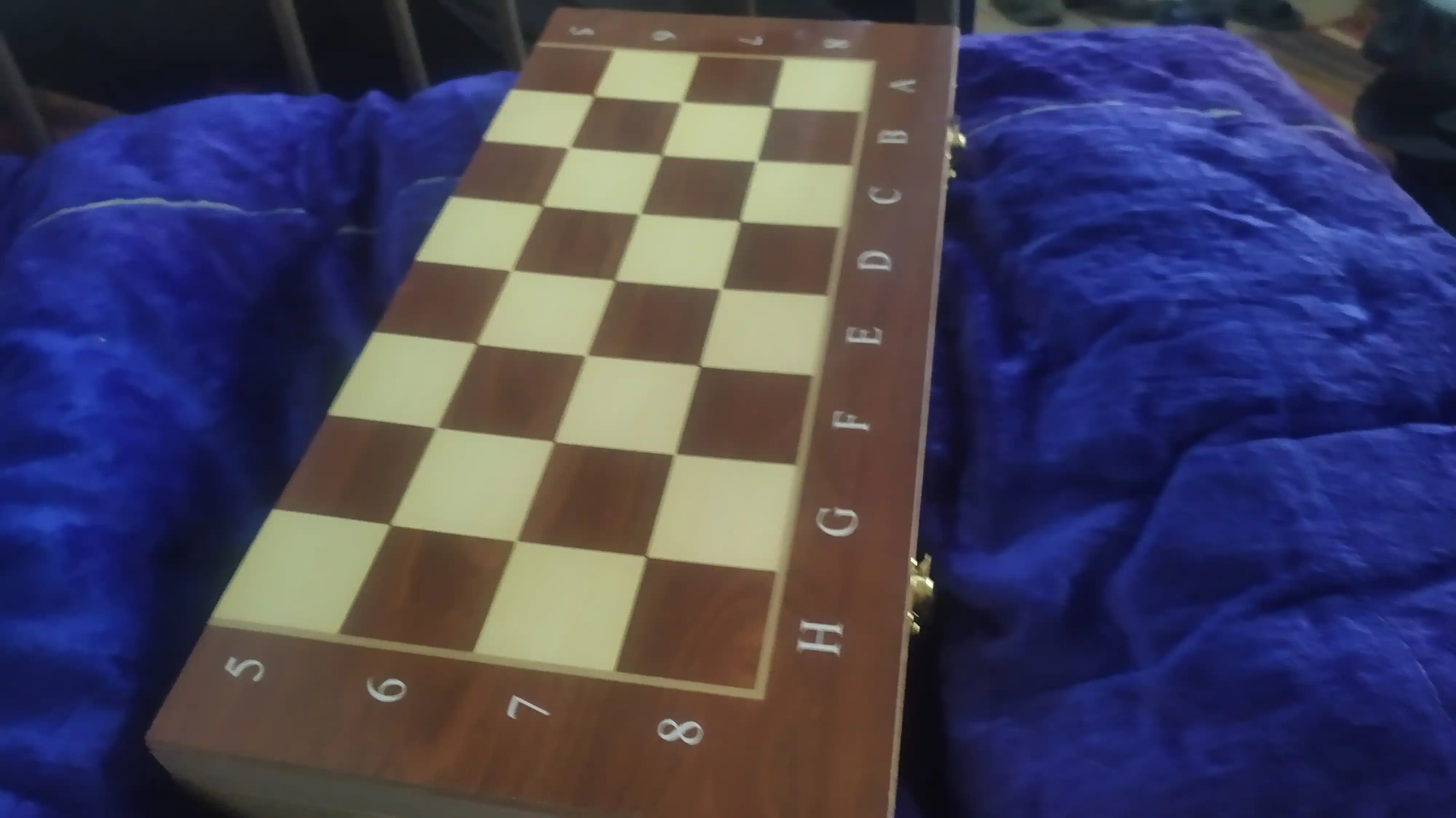 Shaxmat to'plami, magnitli, yog'ochdan
