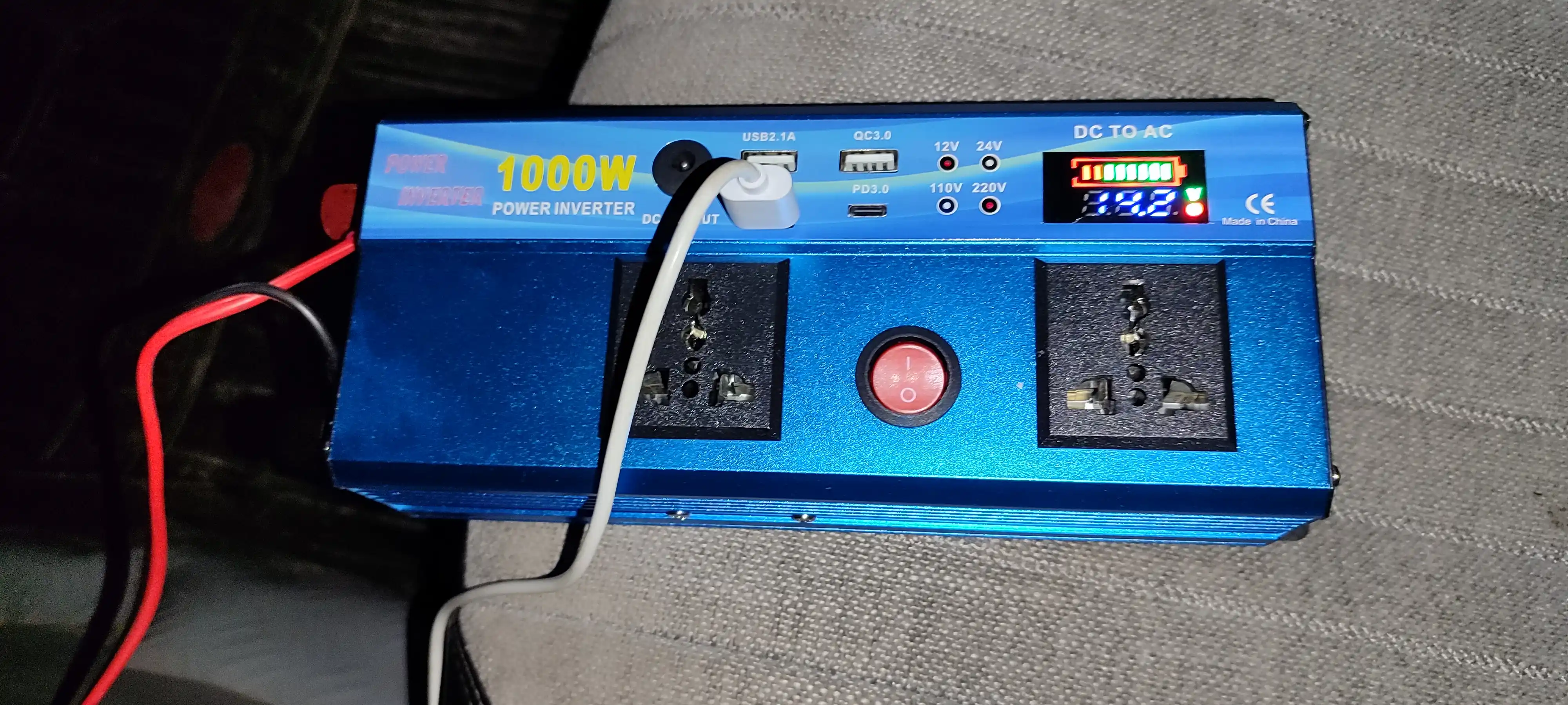 Smart inverter, LCD 12, 24V, 220V, Quyosh panellari va batareyalar uchun