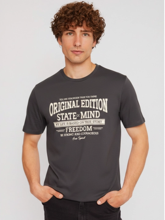 Erkaklar uchun oversize futbolka NEO