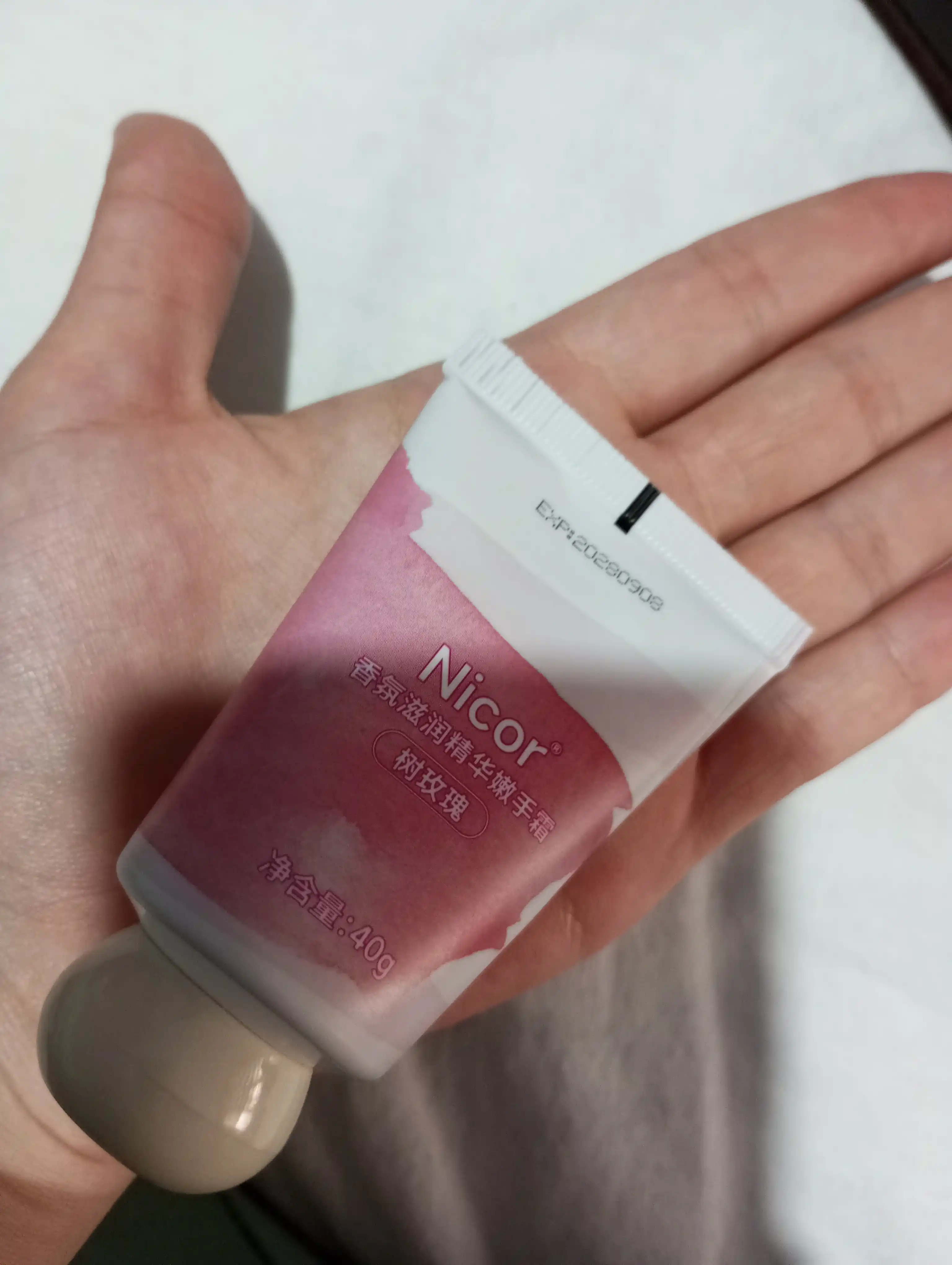 Namlovchi va oziqlantiruvchi qo'l kremi, 40 gr, antifrizli, meva aromati