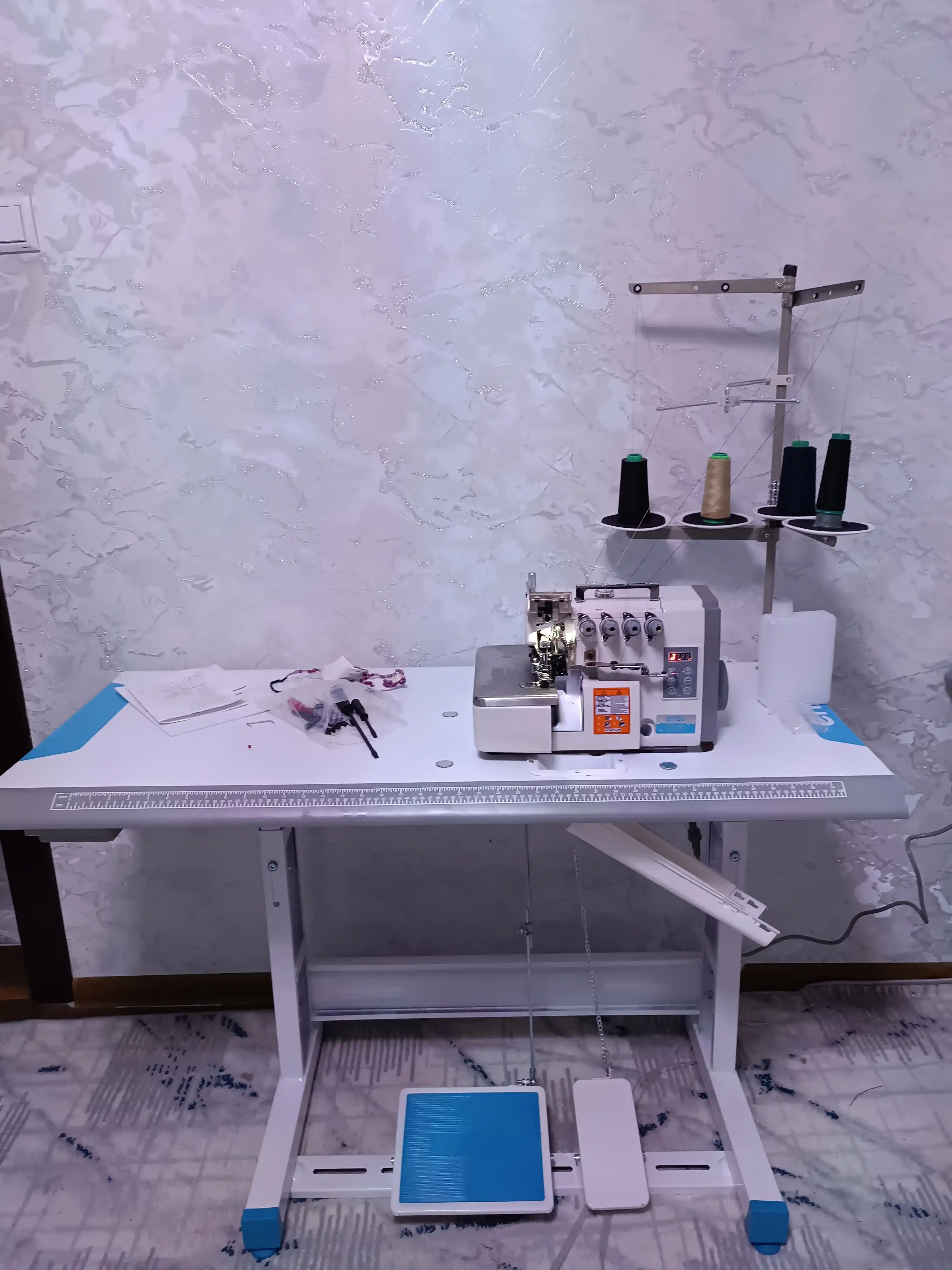 Tikuv mashinasi ENZU D-952, overlock, avtomatik moylash, ko‘p qatlamli matolar uchun