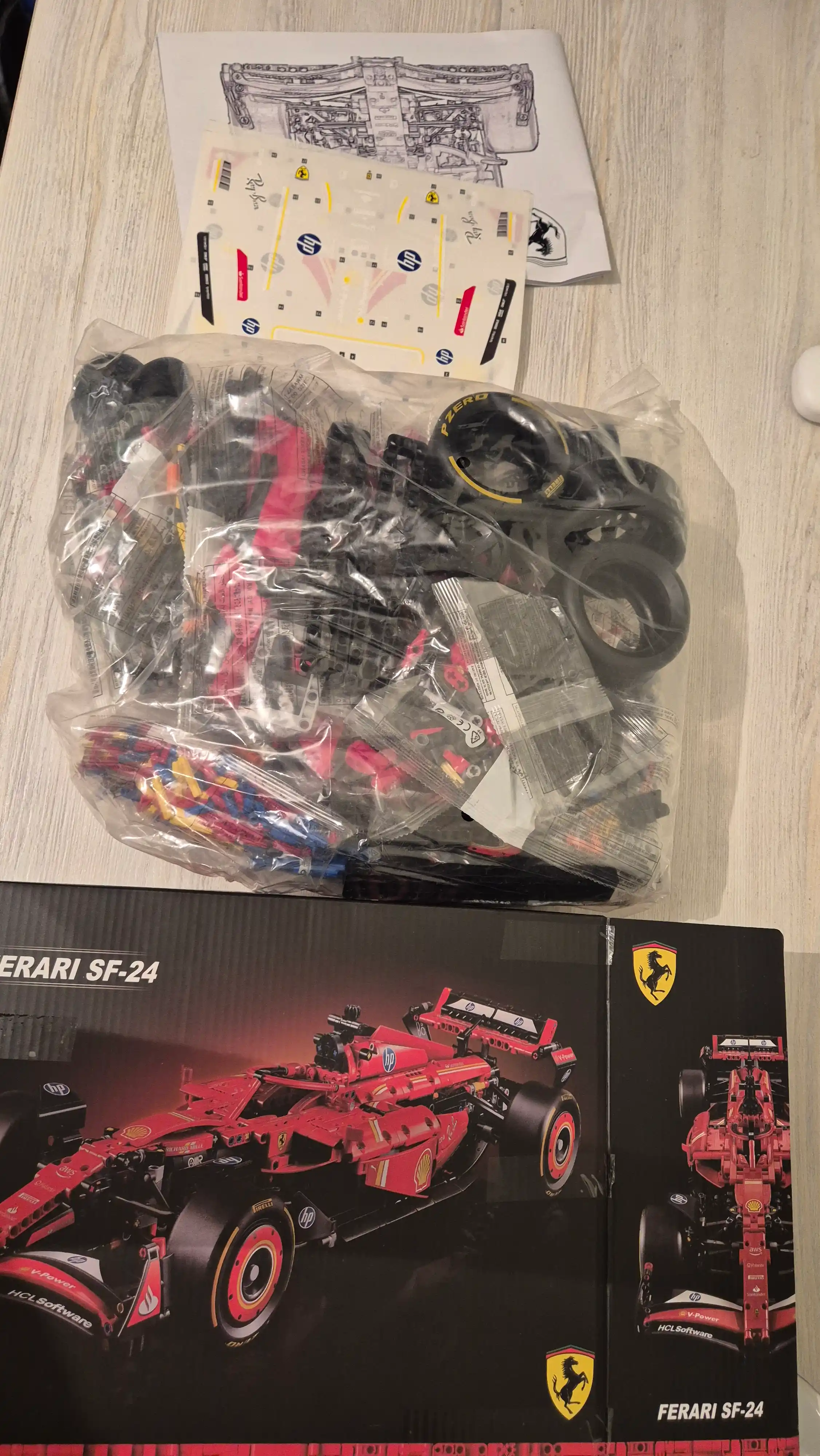Formula 1 poyga mashinasi konstruktori, katta model 1:8 Technic, LEGO bilan mos keladi