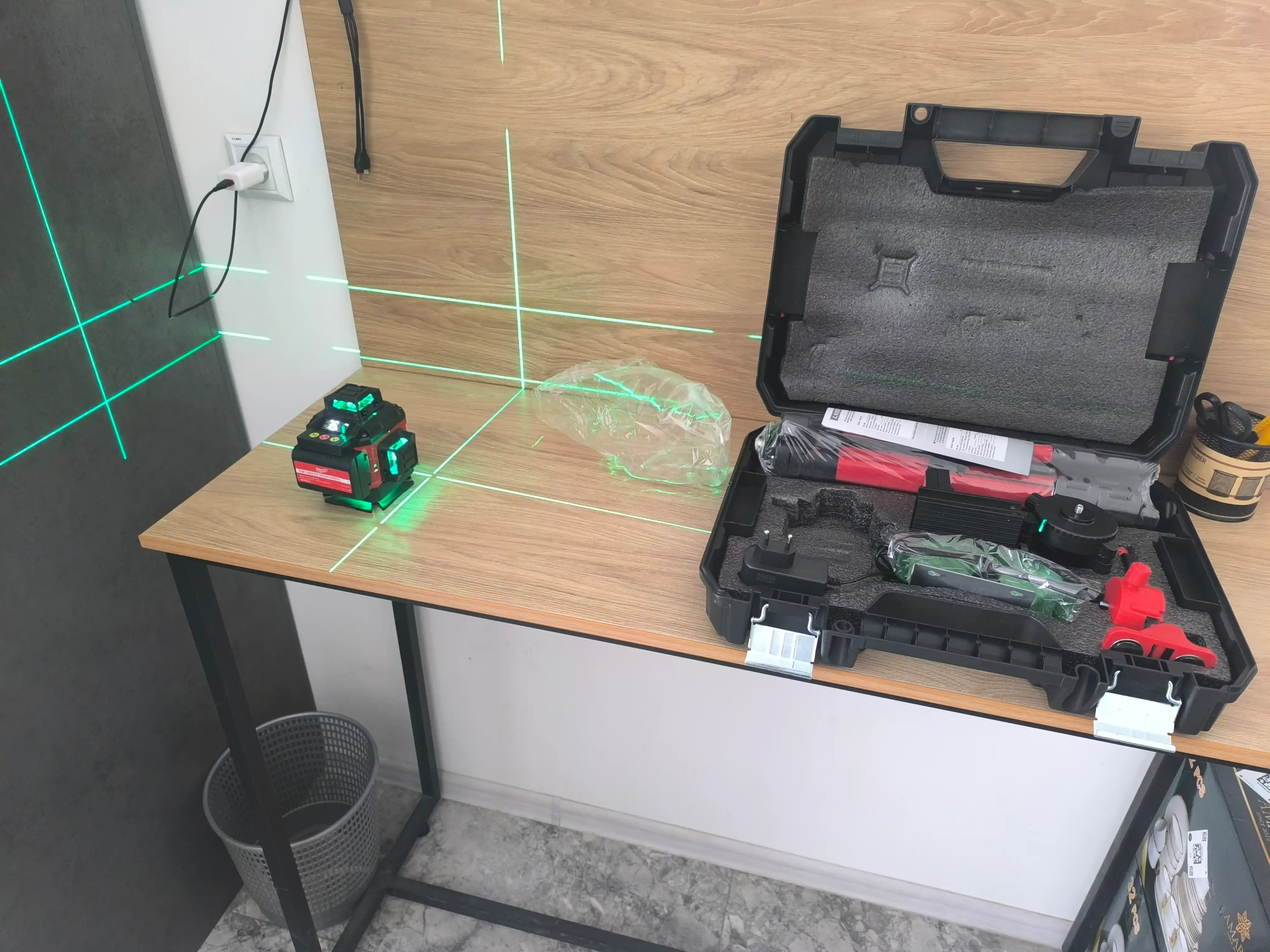Лазерный уровень 4D D16, со стойкой