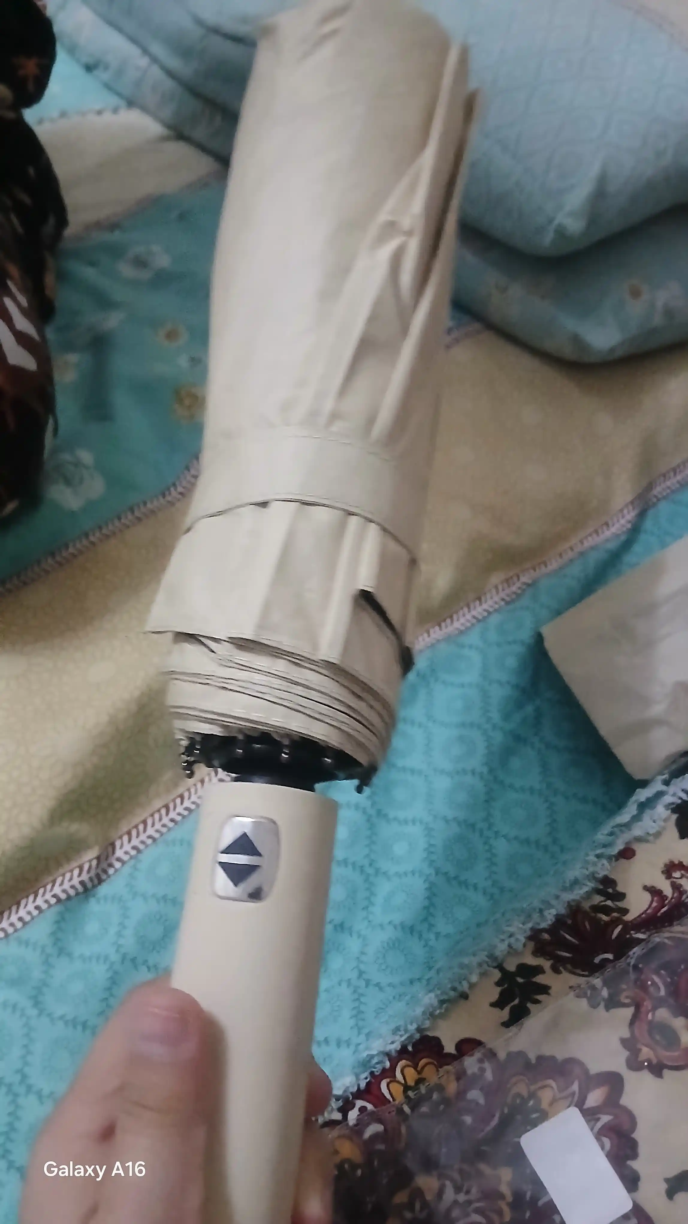 Зонт складной автомат унисекс, прочный, компактный, чехол в комплекте, черный, бежевый