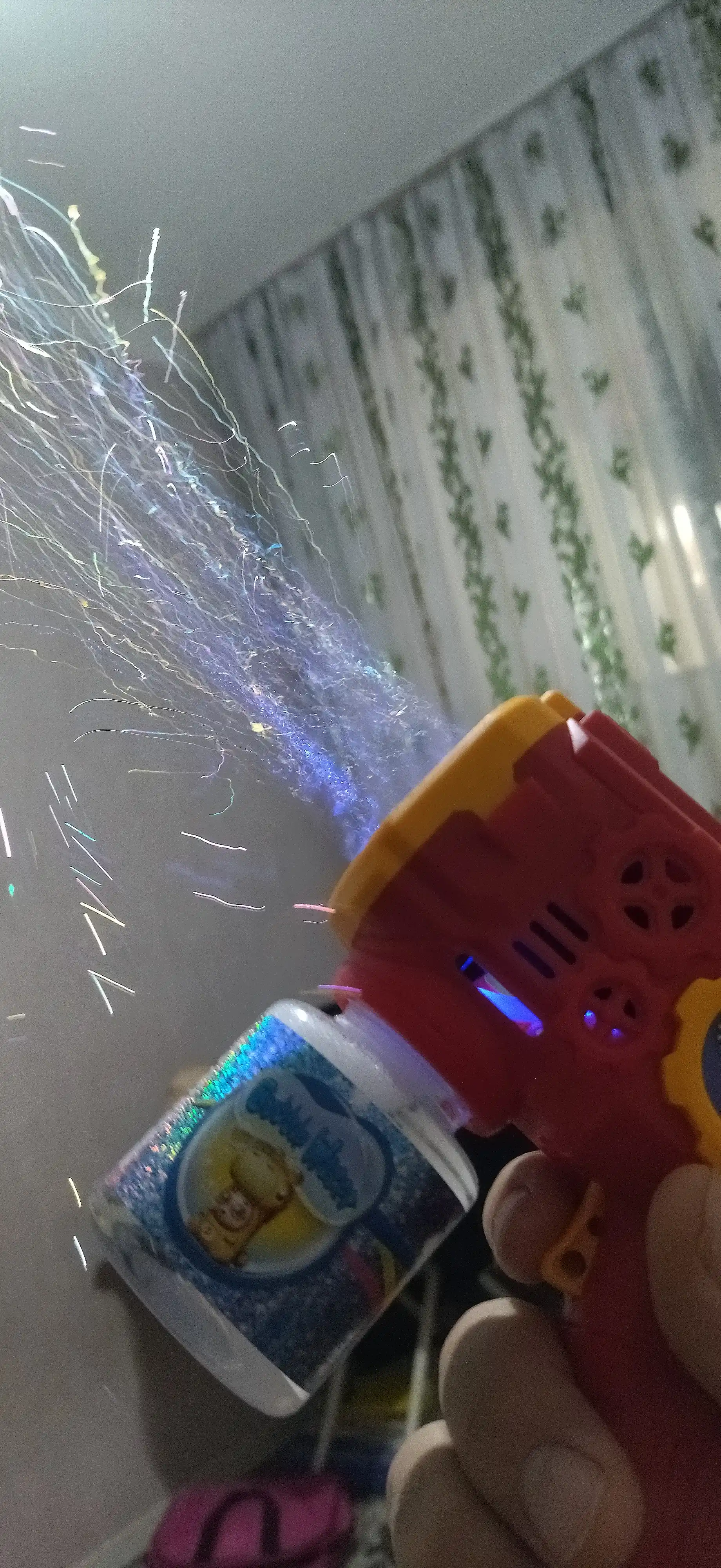 LED-чироғи билан совун пуфакларини чиқарувчи пистолет BUBBLE GUN