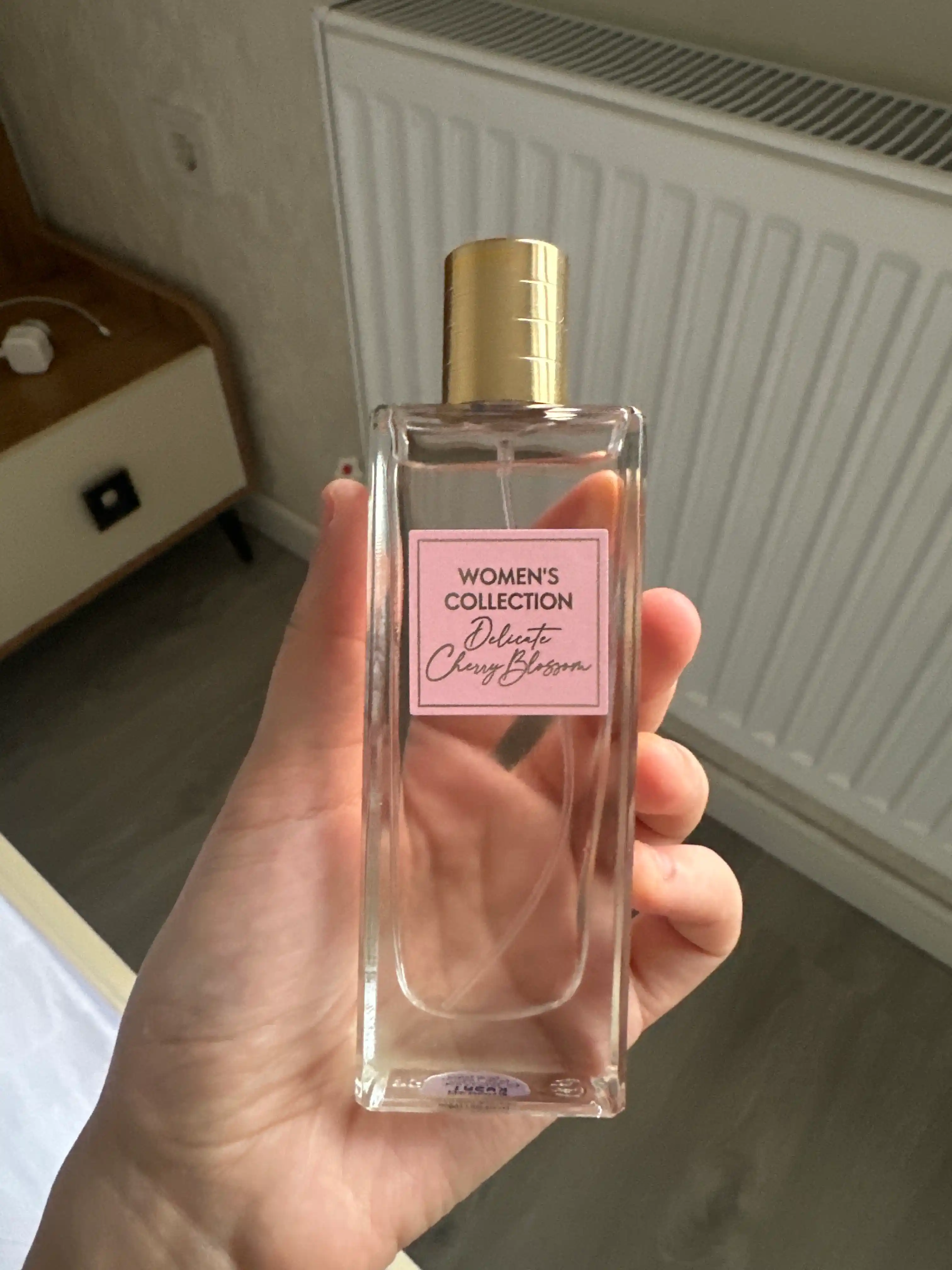"Women's Collection Delicate Cherry Blossom" xushbo'ylantirilgan suv, ayollar uchun, 50ml
