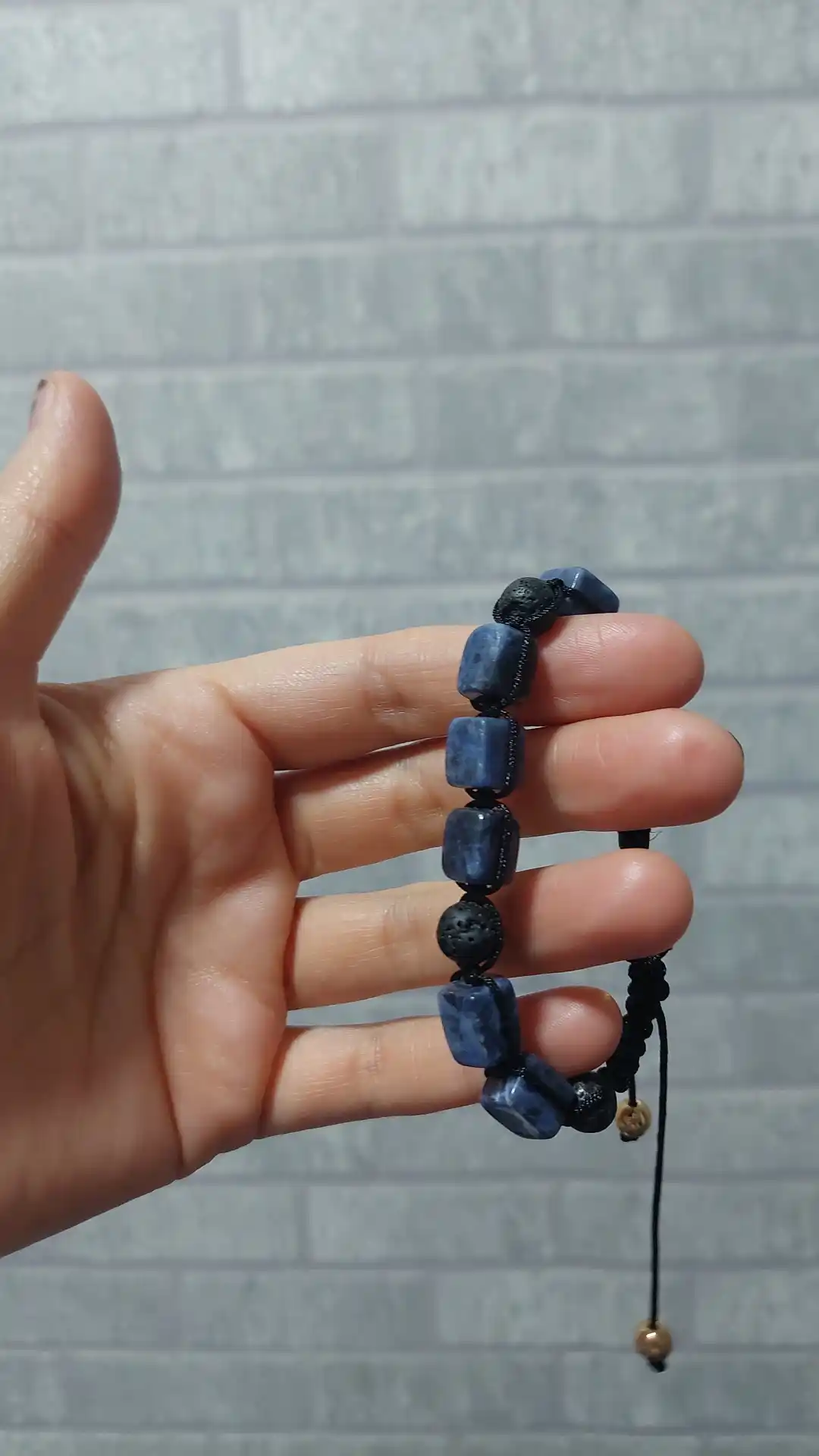 Meditatsiya uchun tabiiy toshlardan ayollar bilaguzugi