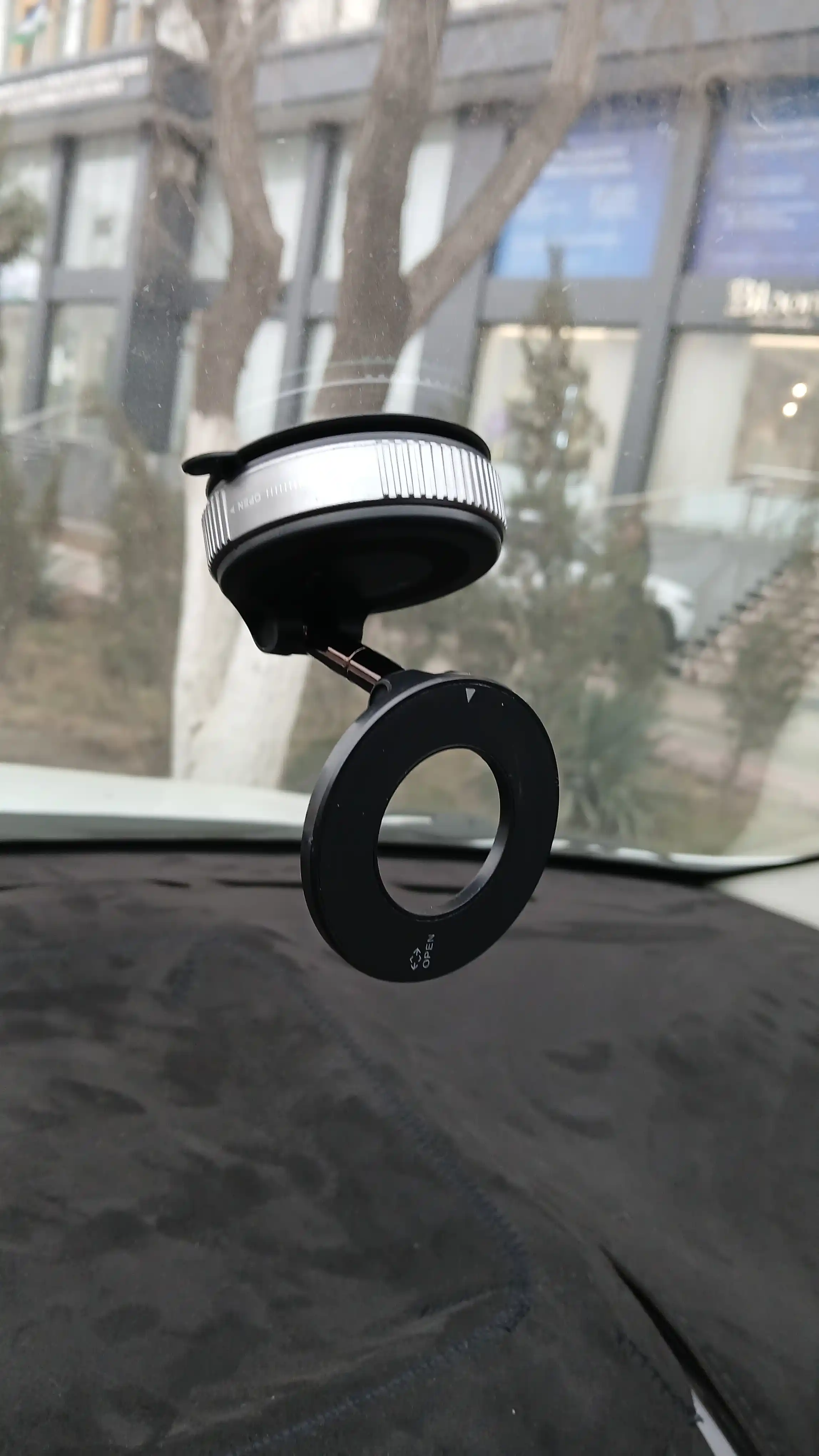 Avtomobil uchun magnit vakuumli telefon ushlagichi Magsafe bilan, 360 darajali, prisoskali
