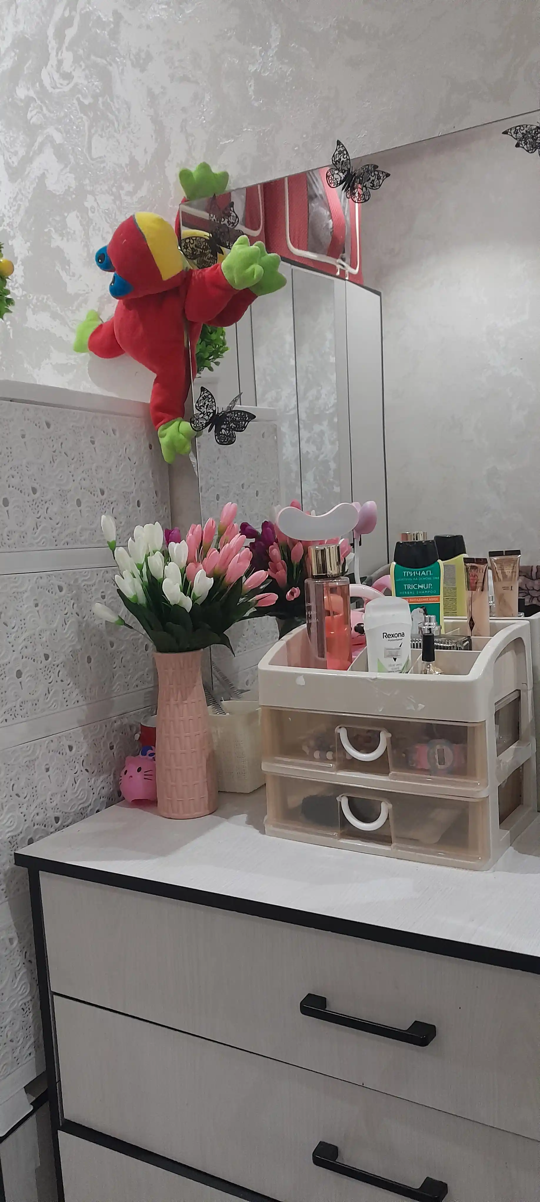 Uy va stol bezagi uchun dekorativ plastik vaza - zamonaviy kashpo, yengil va chidamli