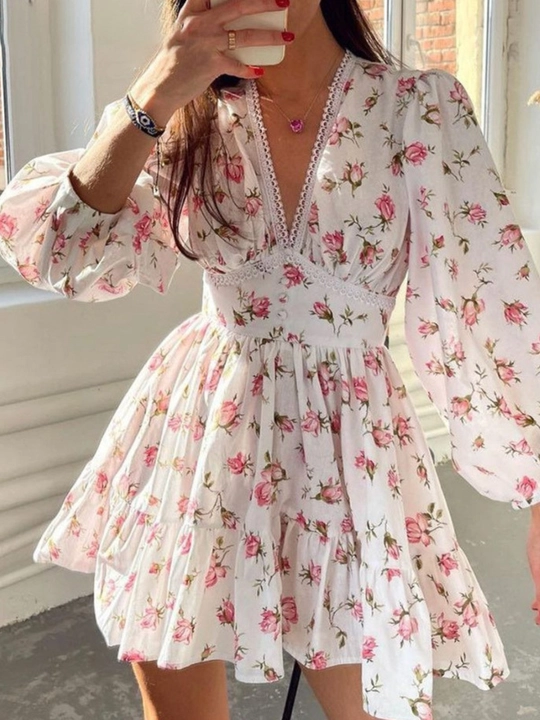 Платье женское, мини, с кружевной отделкой — EllyFashion