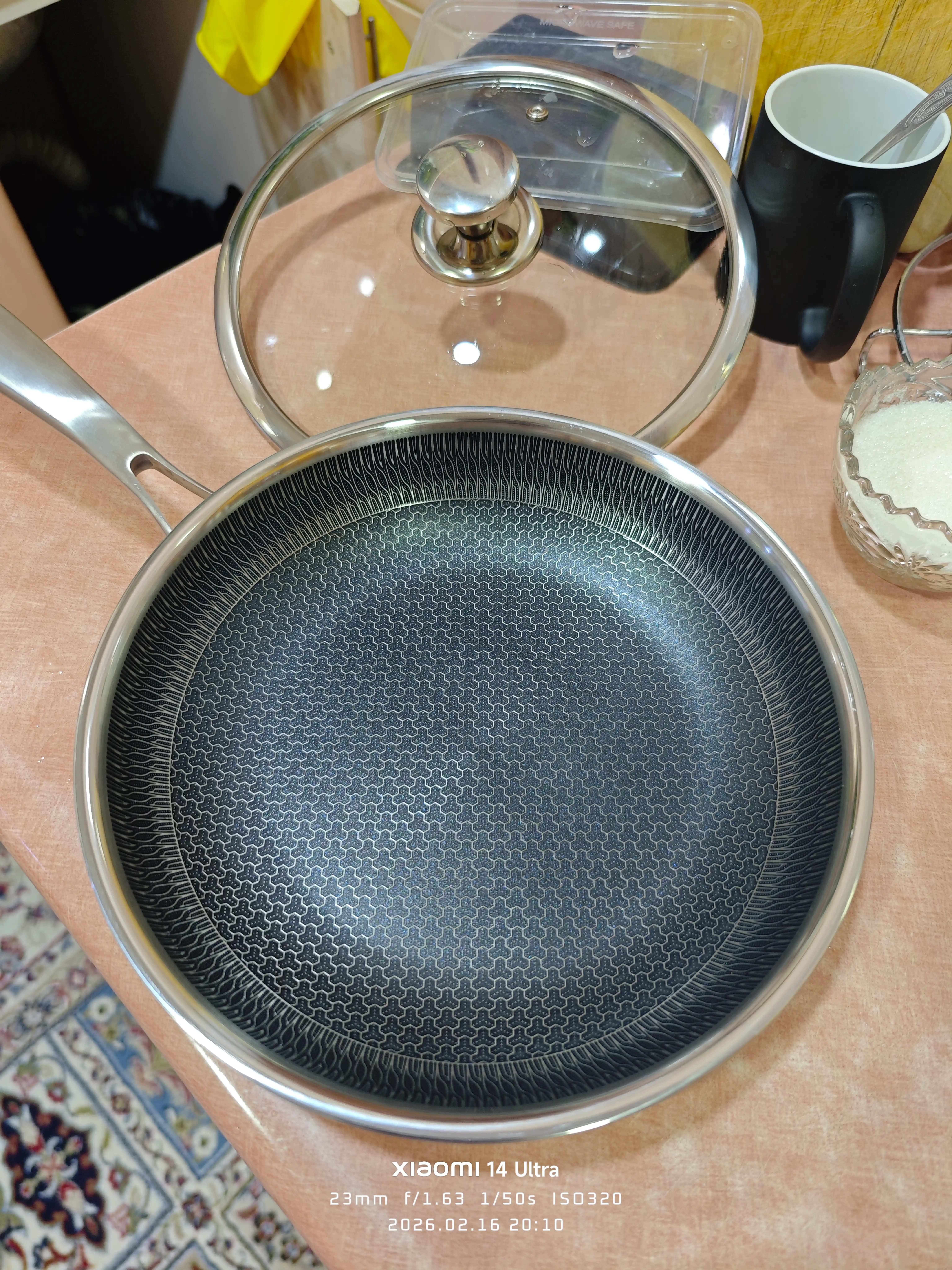 Tova 24 sm — zanglamaydigan po‘lat, Hexagon qoplama, shisha qopqoqli (skovorodka)