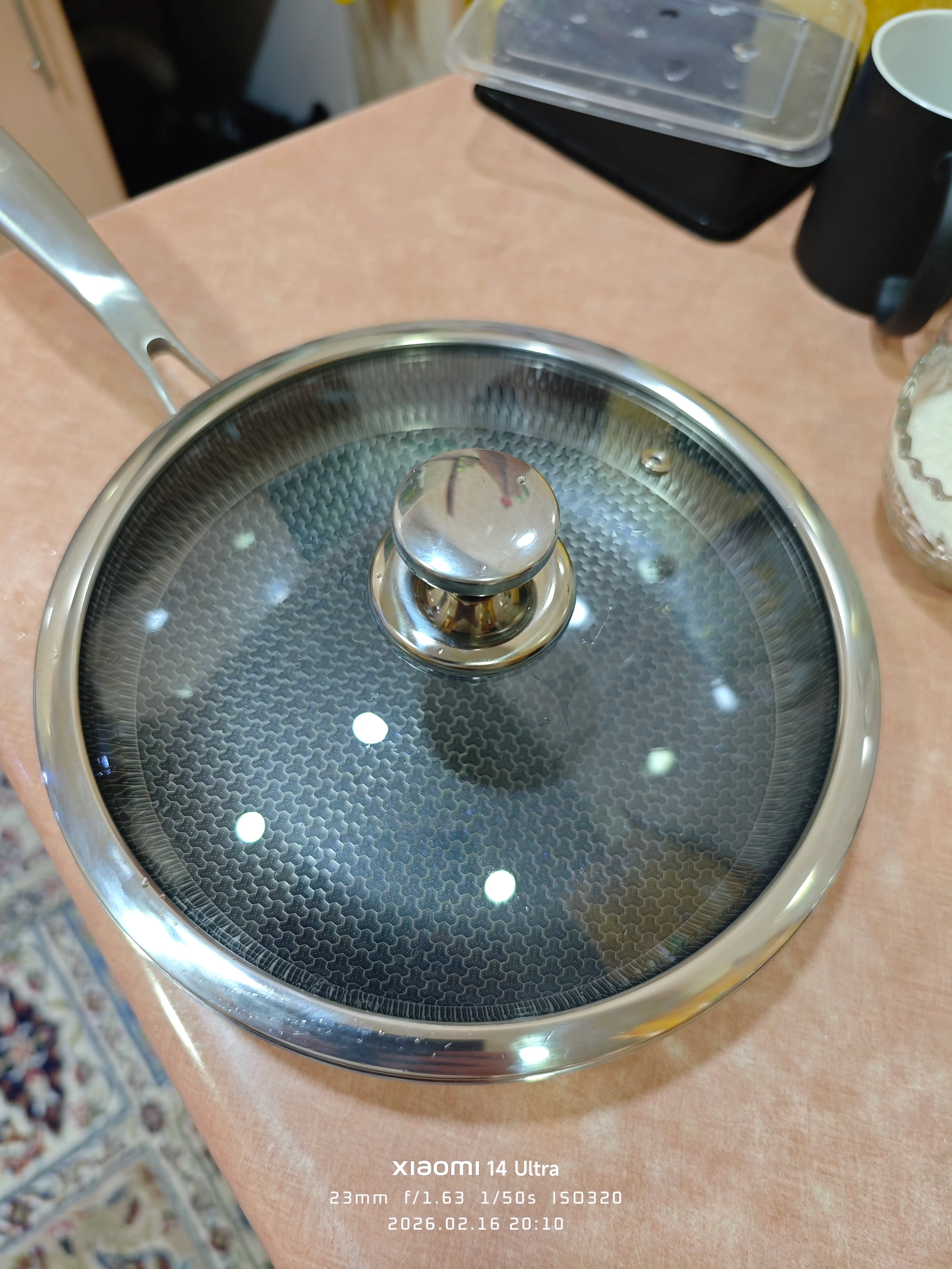 Tova 24 sm — zanglamaydigan po‘lat, Hexagon qoplama, shisha qopqoqli (skovorodka)