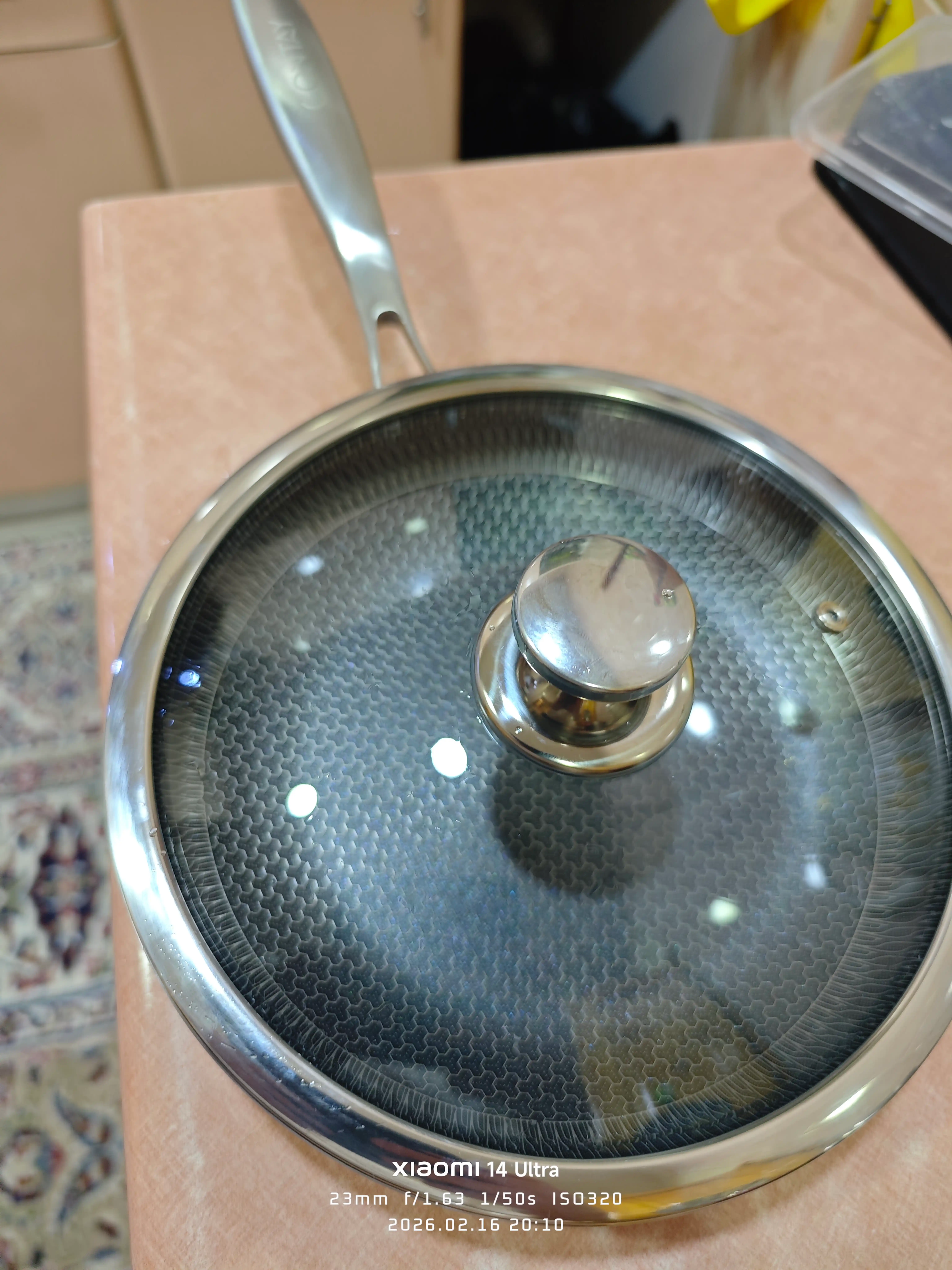 Tova 24 sm — zanglamaydigan po‘lat, Hexagon qoplama, shisha qopqoqli (skovorodka)