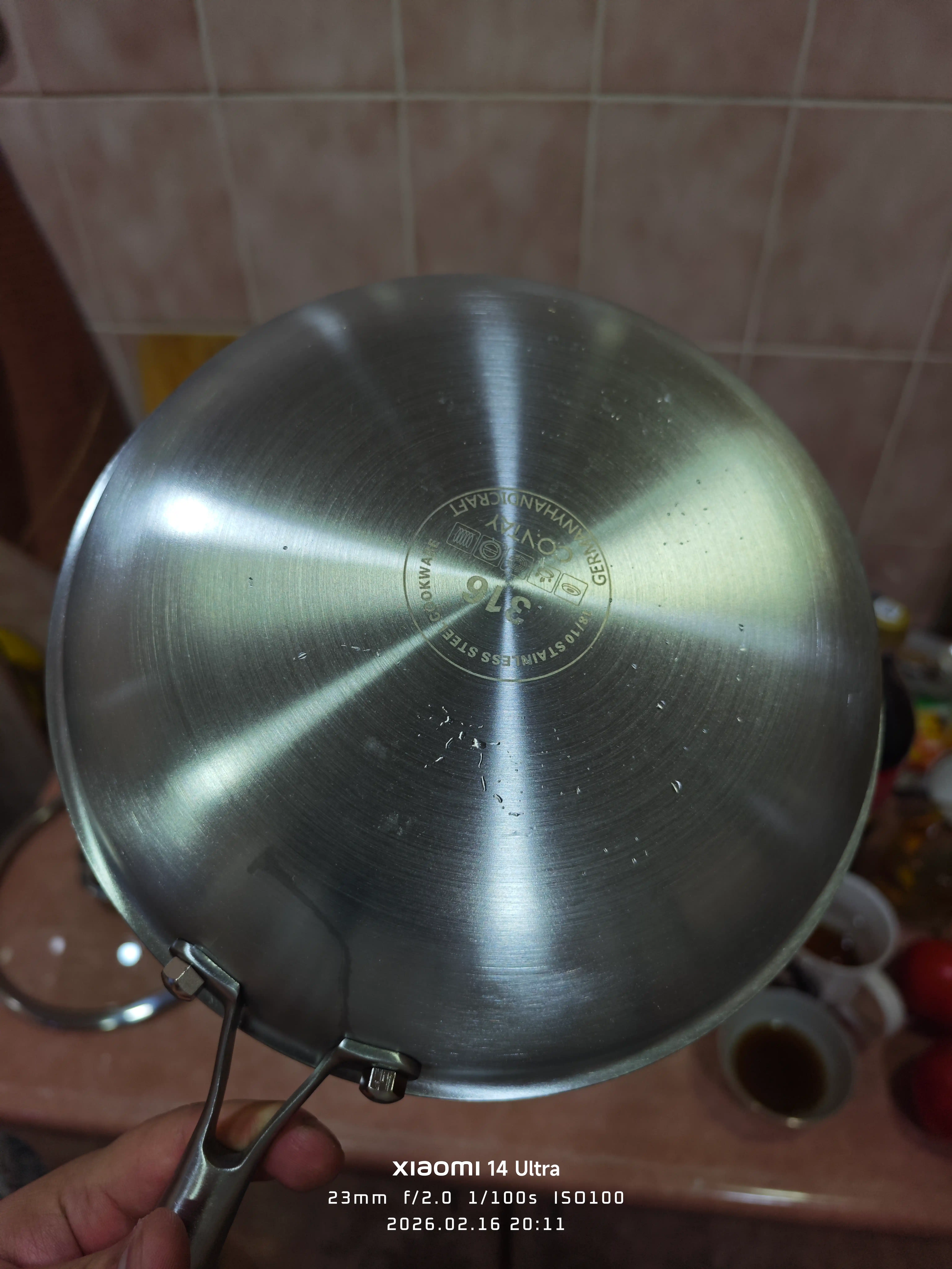 Tova 24 sm — zanglamaydigan po‘lat, Hexagon qoplama, shisha qopqoqli (skovorodka)