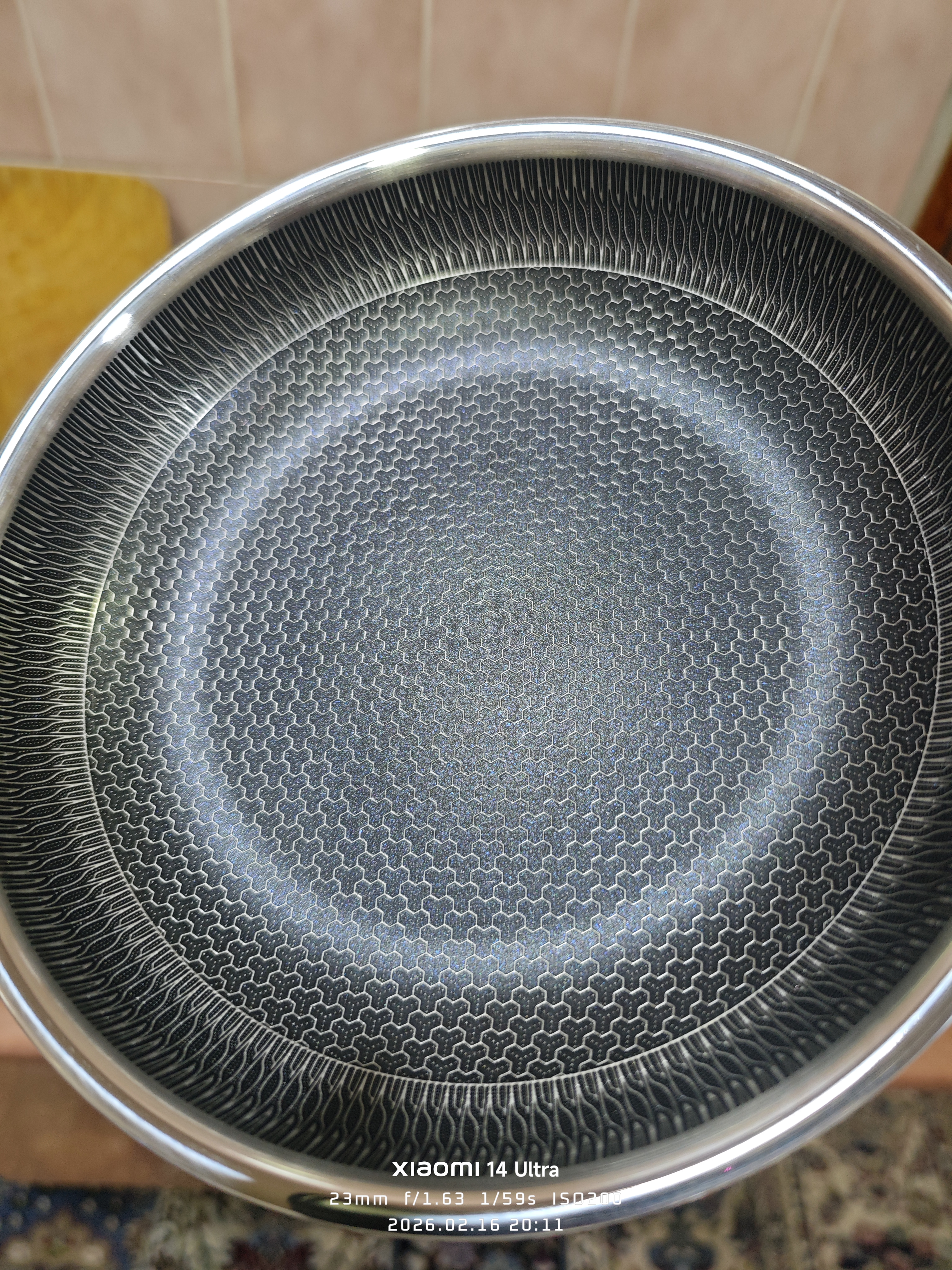 Tova 24 sm — zanglamaydigan po‘lat, Hexagon qoplama, shisha qopqoqli (skovorodka)