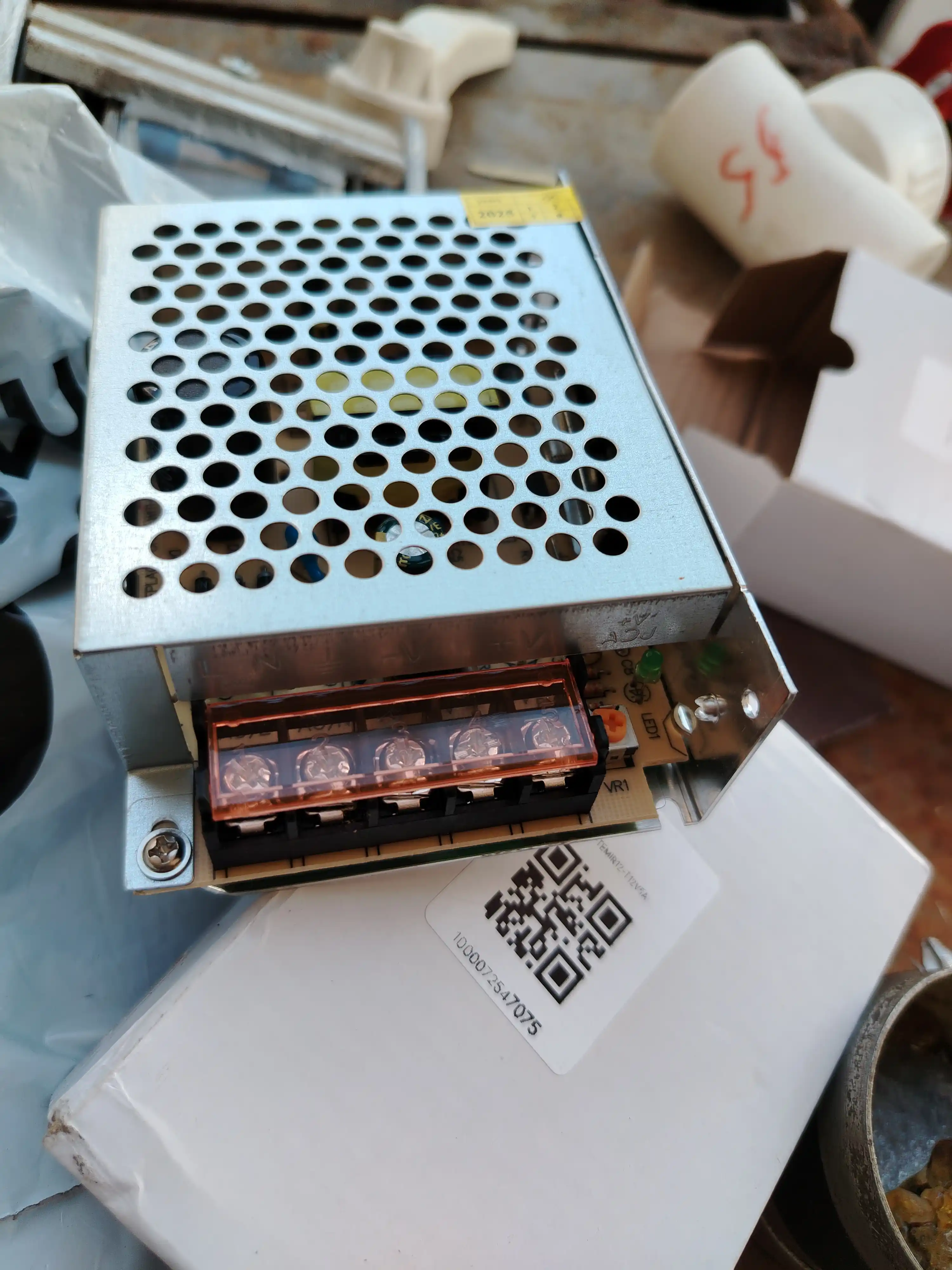 12Volt Impulsli, alyumin korpusli ta’minot manbai. Blok pitaniya 12V2A va 12V5A