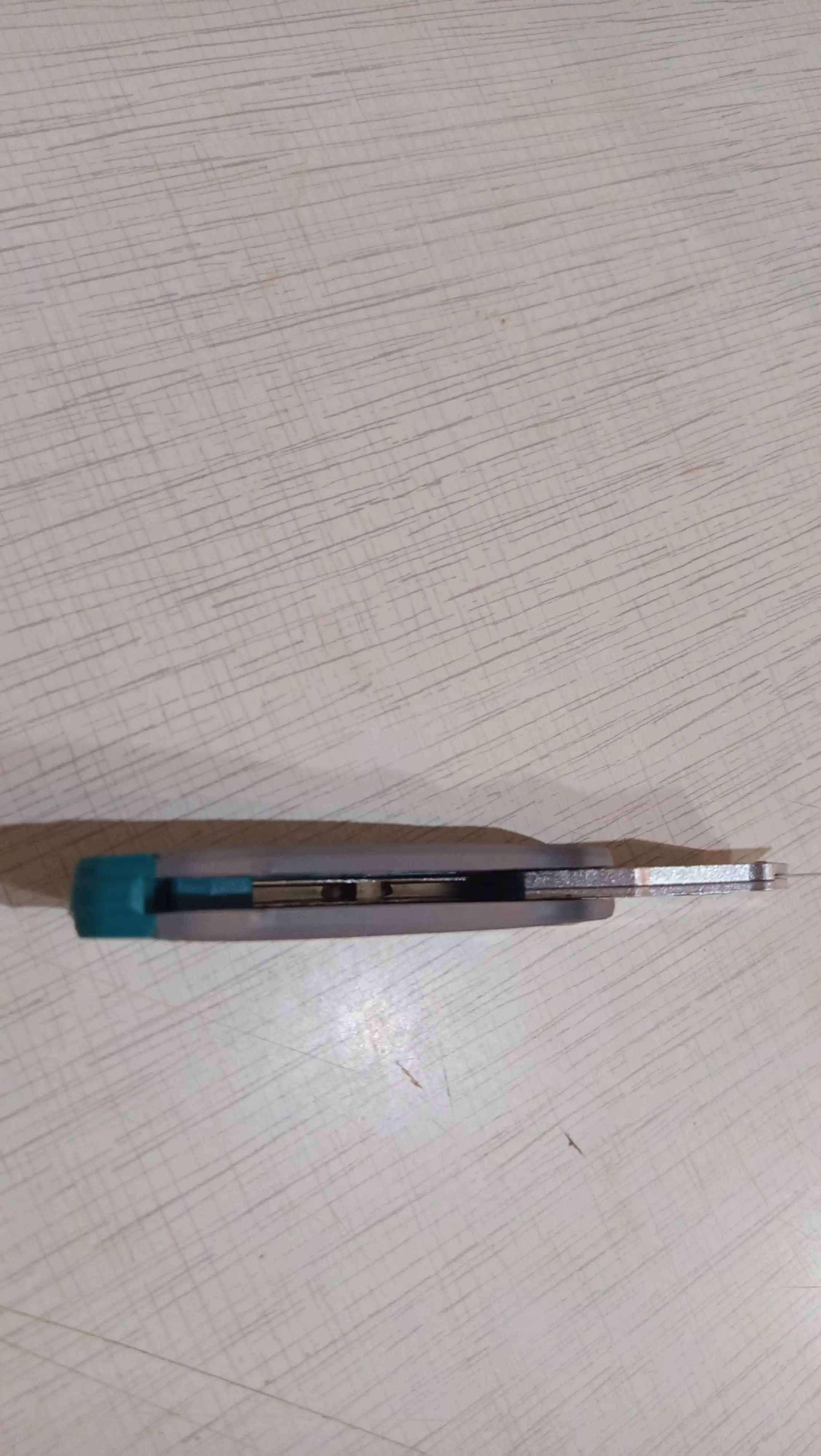 GARKA  buklanadigan qurilish pichog‘i, 19 mm, tugmali buklash mexanizmi bilan