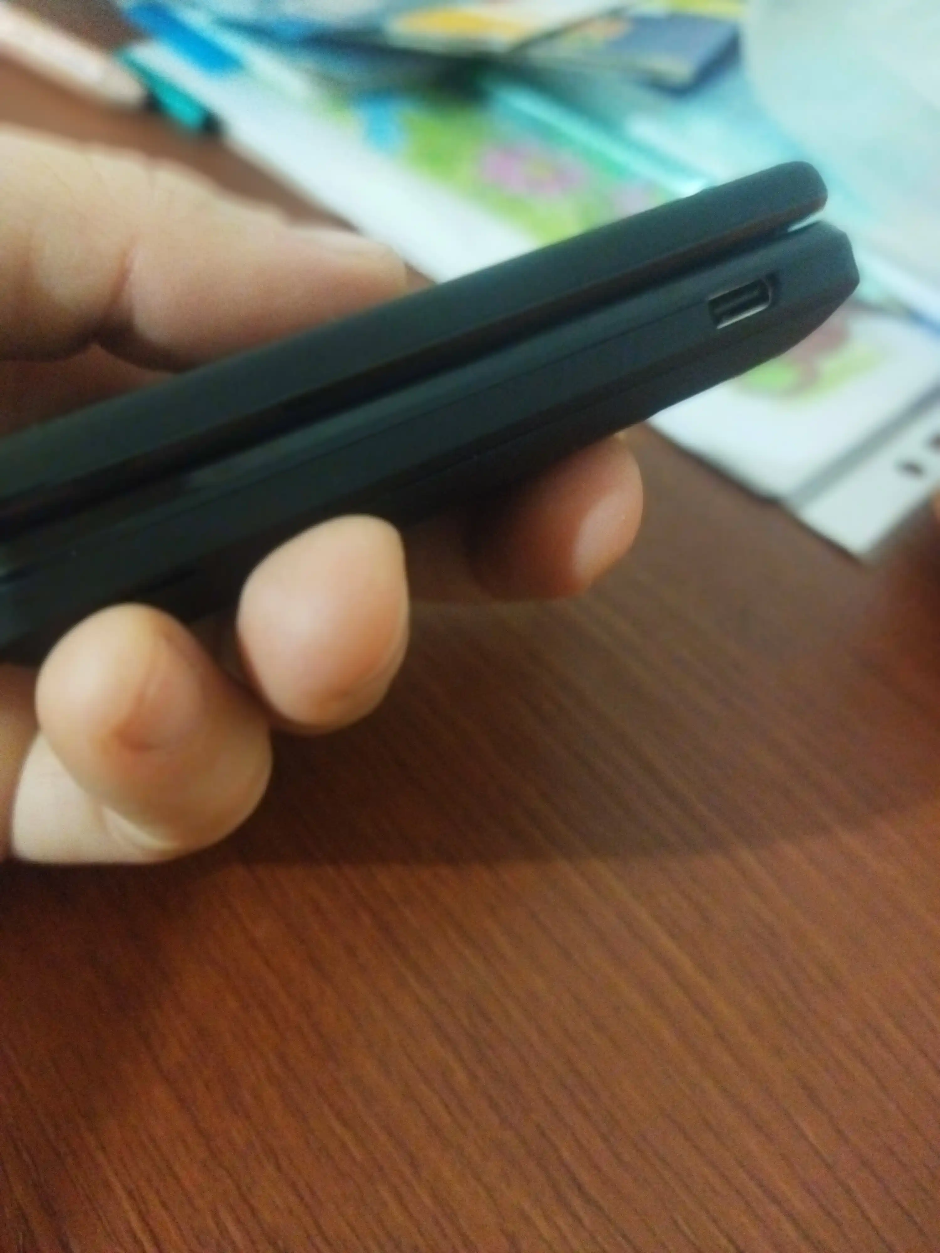 Novey Z320 mobil telefon-raskladushka, 2 SIM, kamera, 3 rang, knopkali telefon