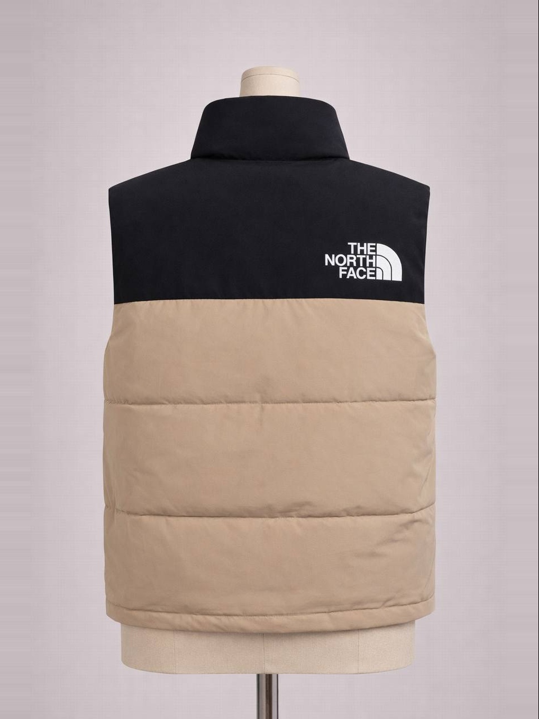 The North Face ayollar uchun issiq yengsiz jilet (pufak kurtka)