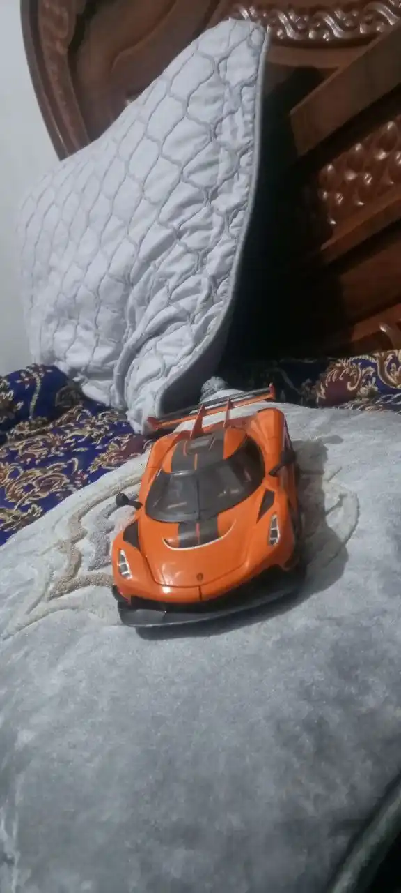 Машина игрушка Keonigsegg Jesco 1:24 для подарка металическая