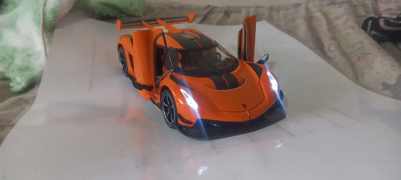 Машина игрушка Keonigsegg Jesco 1:24 для подарка металическая