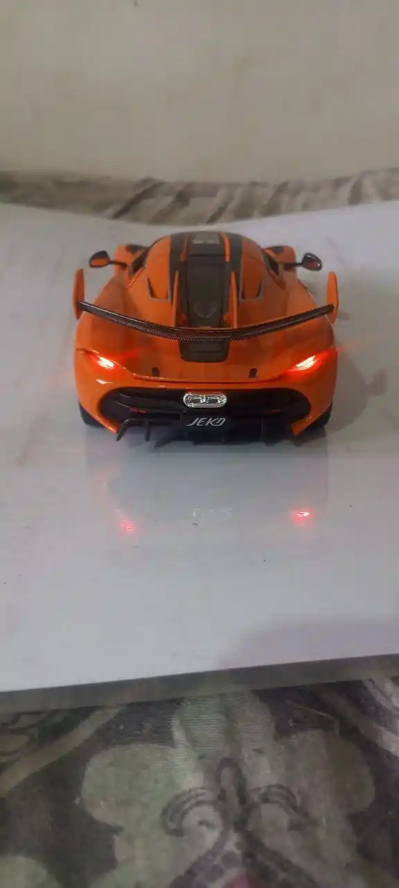 Машина игрушка Keonigsegg Jesco 1:24 для подарка металическая