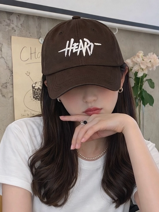 Кепка с логотипом Heart — унисекс. Идеальный выбор для весны, лета и осени
