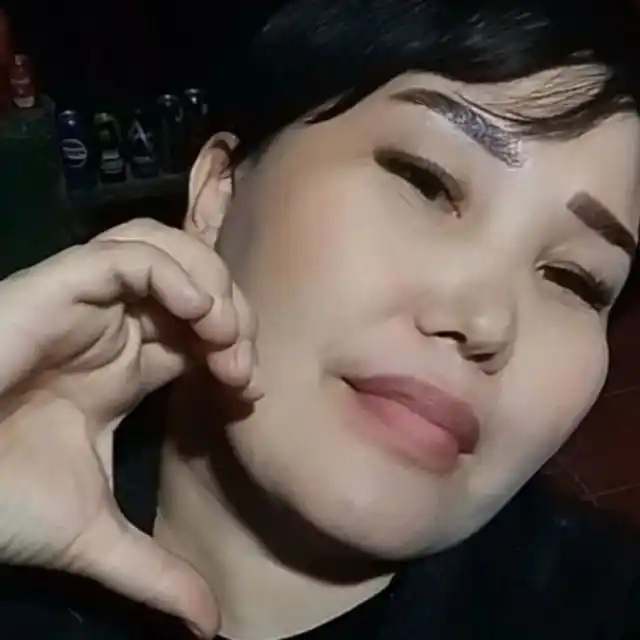 Ayollar krossovkasi, ichi mexli, qish mavsumi uchun