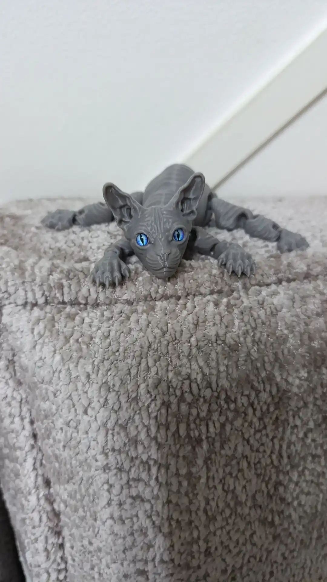 Sfinks mushuk, harakatlanuvchi o‘yinchoq mushuk, mushuk va antistress oqsil. 3d toys