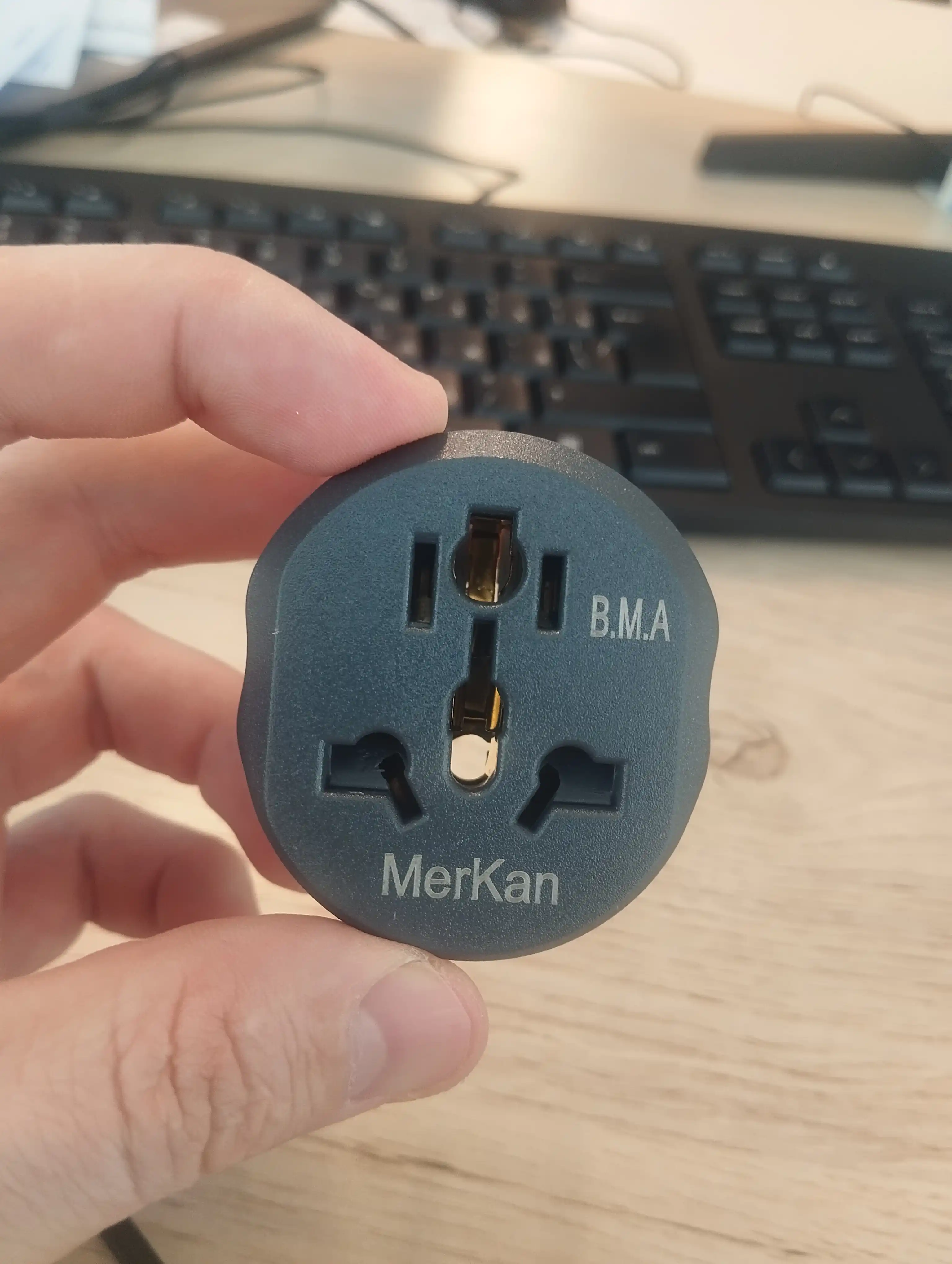 Adapter, universal rozetka adapteri 6 tasi 1, 220V, 16A, xalqaro vilkalar uchun o‘tkazgich