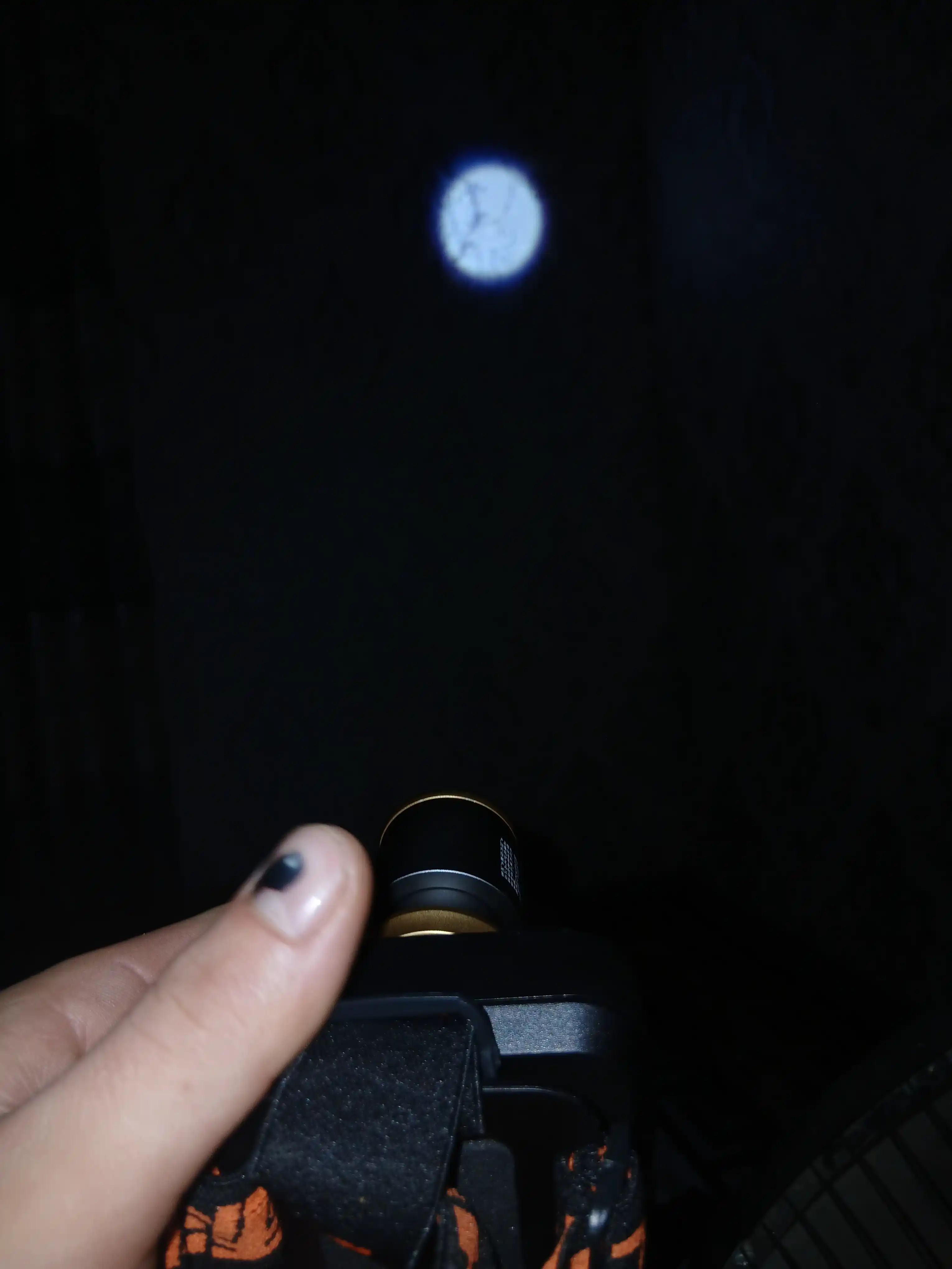 LED фонарь – с функцией пауэрбанка, яркий свет, USB зарядка