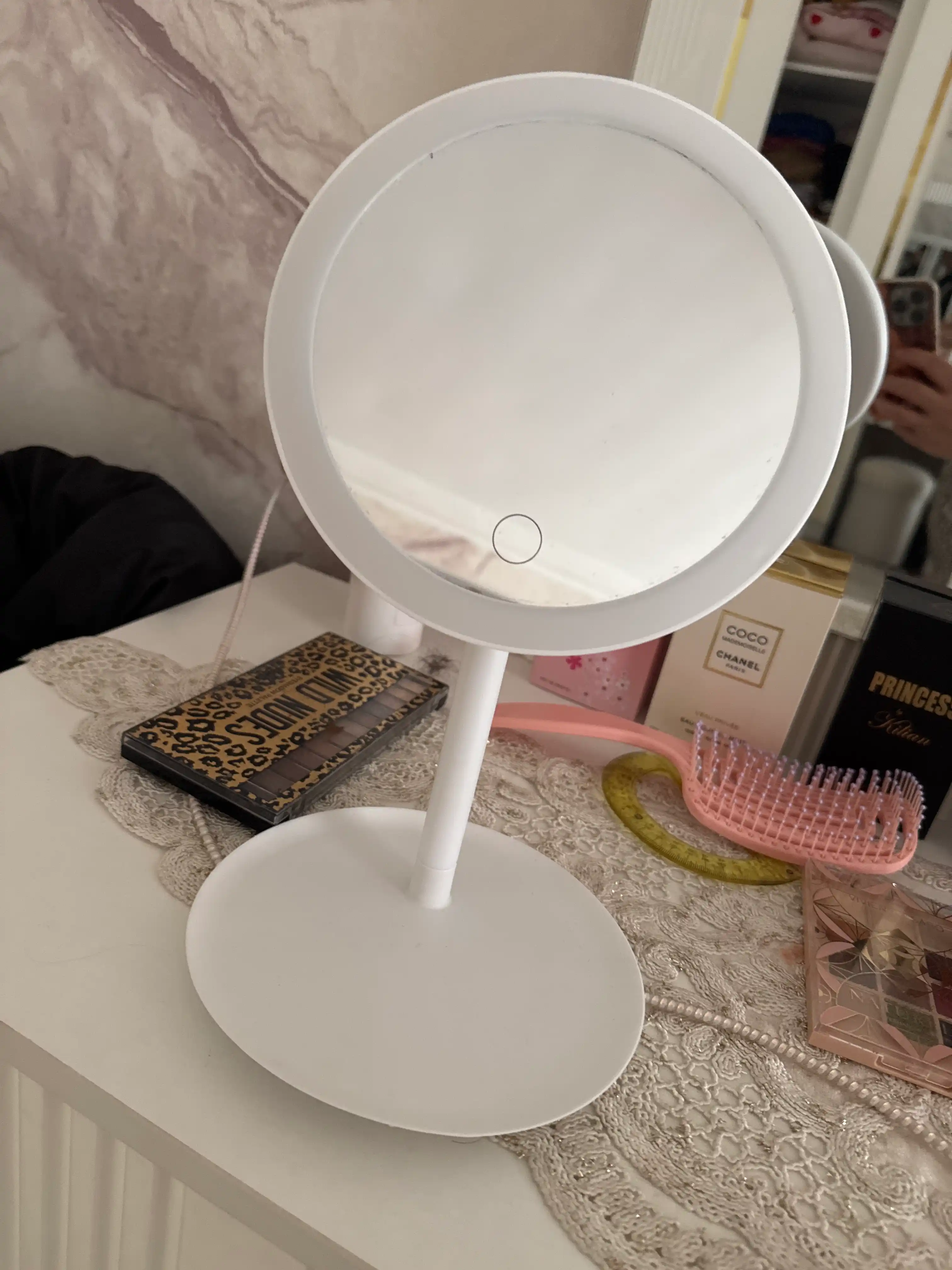 Kosmetik ko‘zgu, ikki tomonlama ko‘zgu, kattalashtiruvchi ko‘zgu, LED yoritgichli ko‘zgu