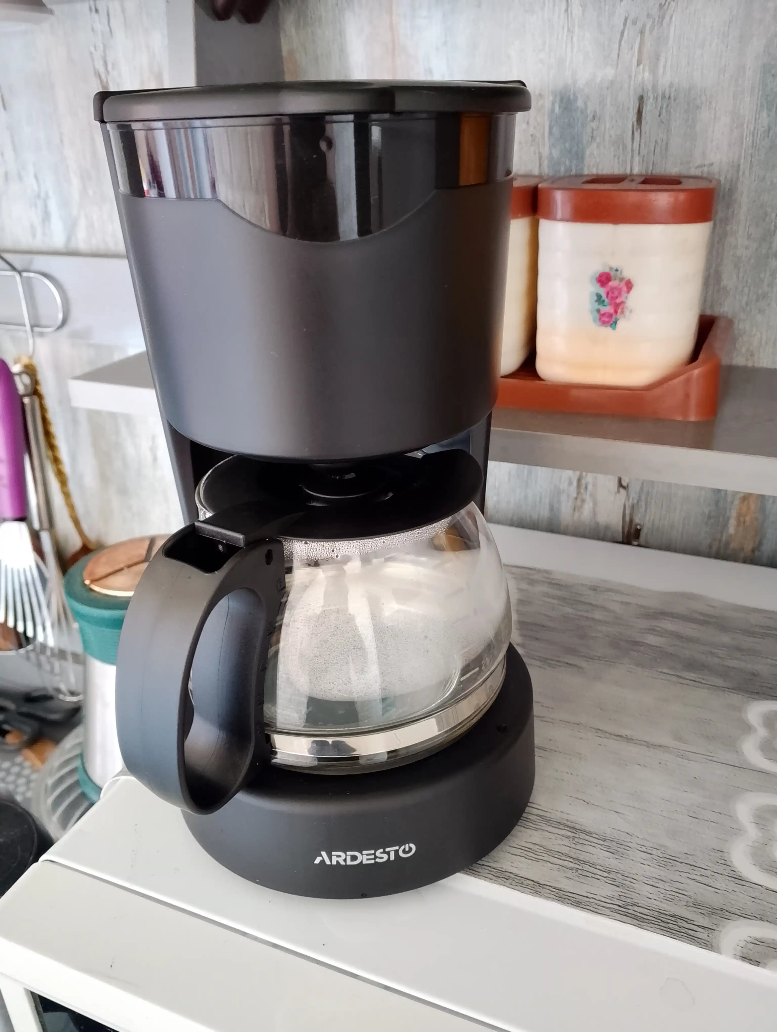 ARDESTO YCM-D060 tomchilatib qahva qaynatgich, hajmi 600 ml, tejamkor energiya sarfi 650Vt