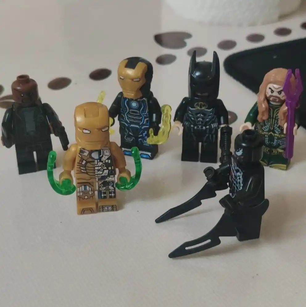 Lego mini figurkalari, Marvel, Dc, Roblox, Minecraft