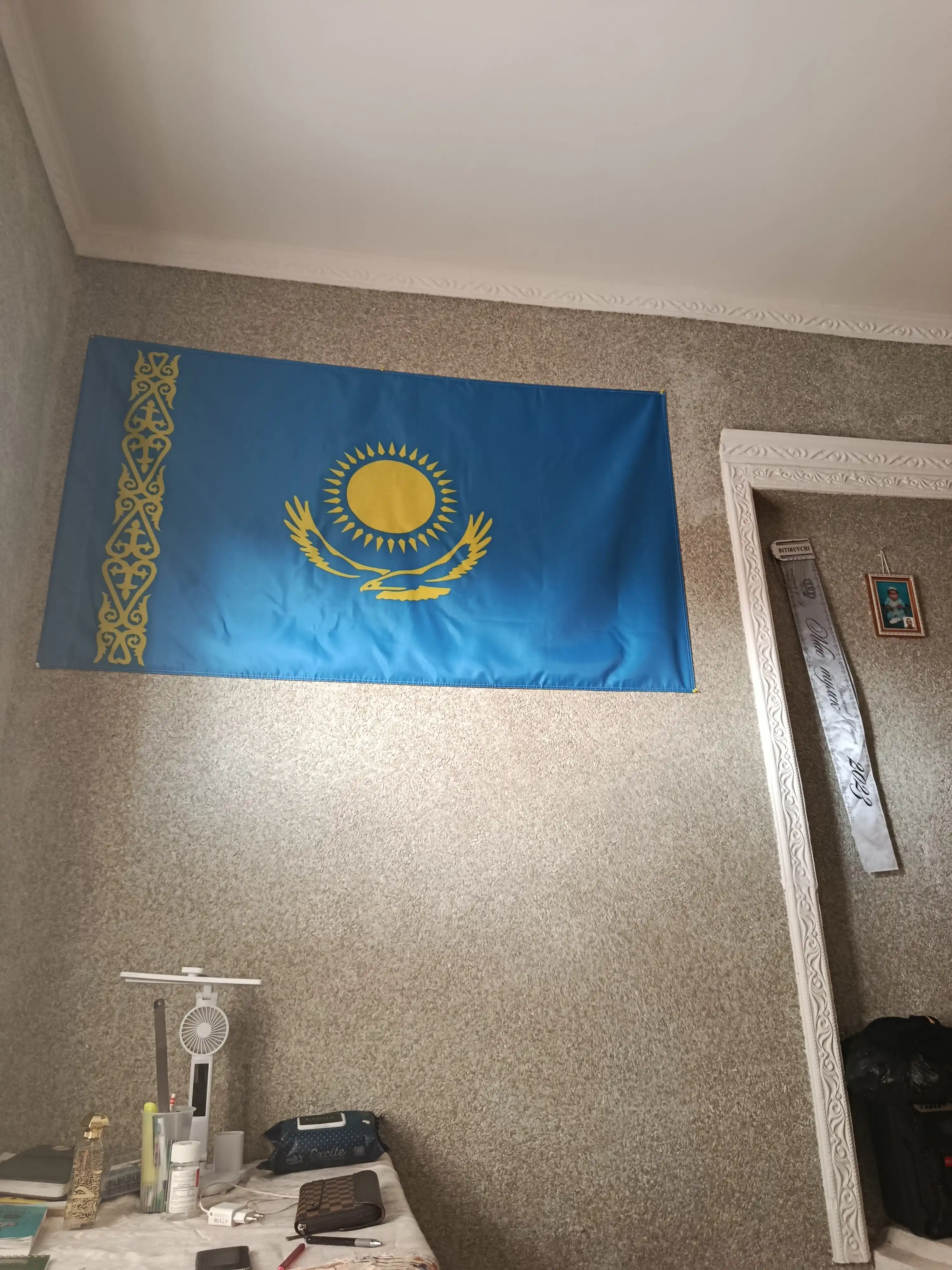 Rossiya, O‘zbekiston, Qozog‘iston va Amerika bayroqlari