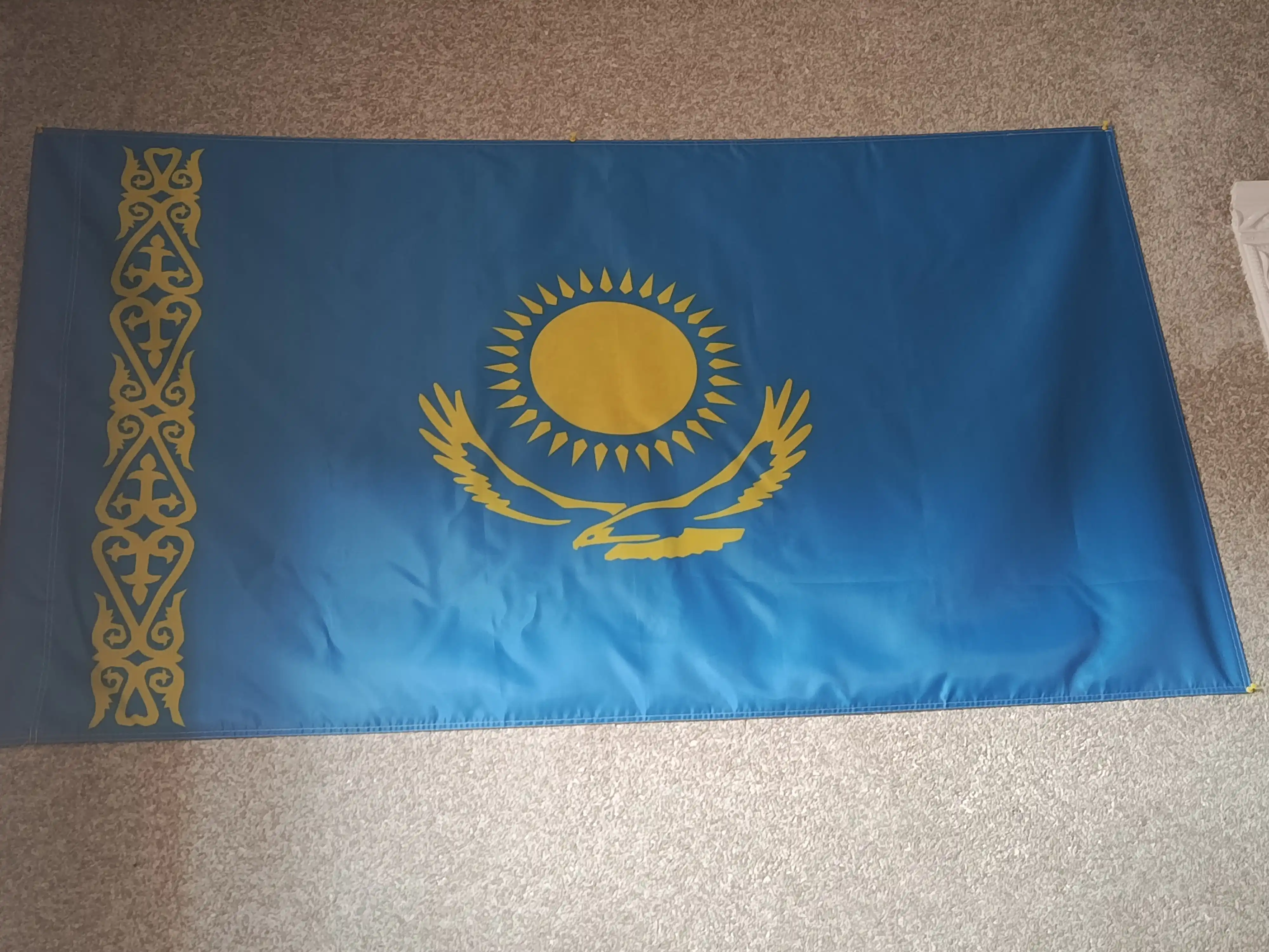 Rossiya, O‘zbekiston, Qozog‘iston va Amerika bayroqlari