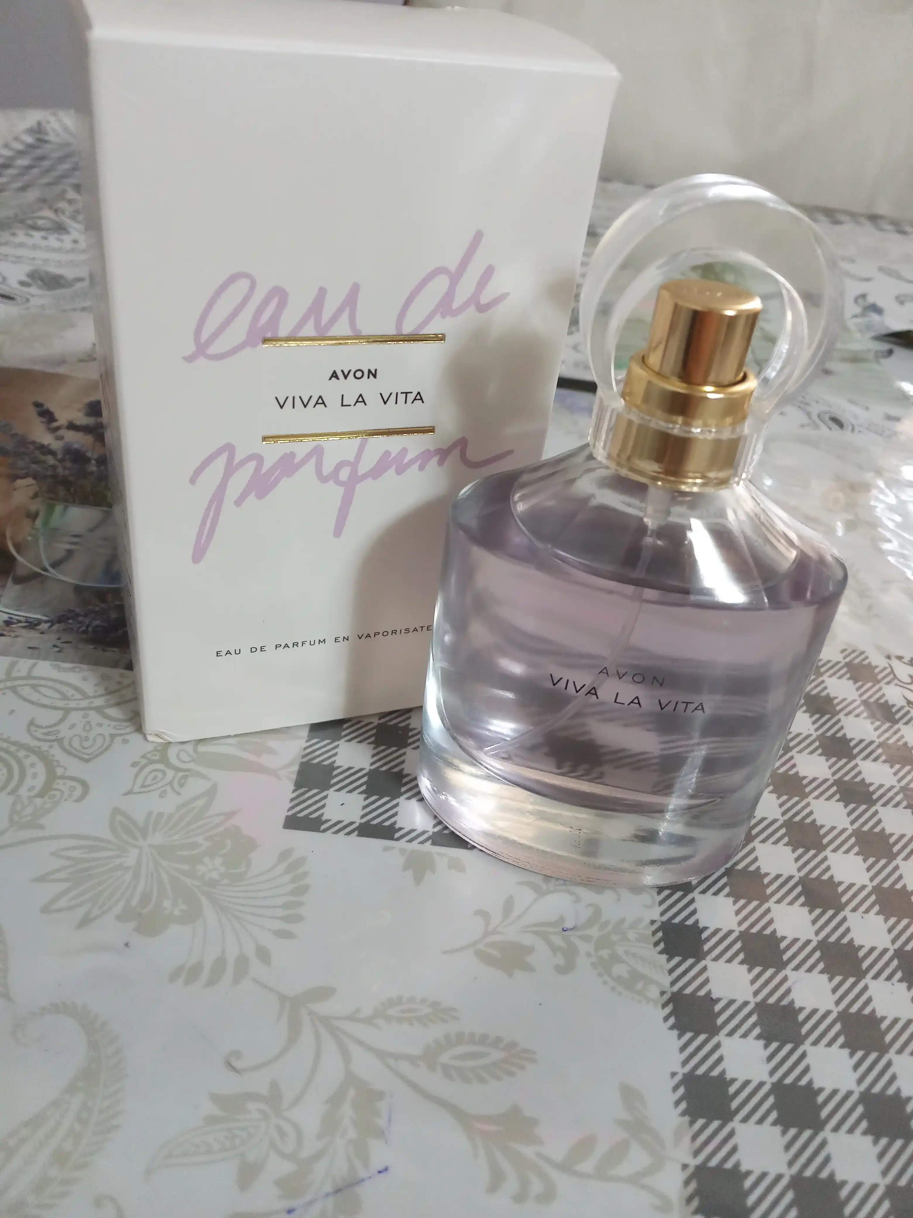 Parfyumlangan suvi Avon Viva la Vita, 50 ml