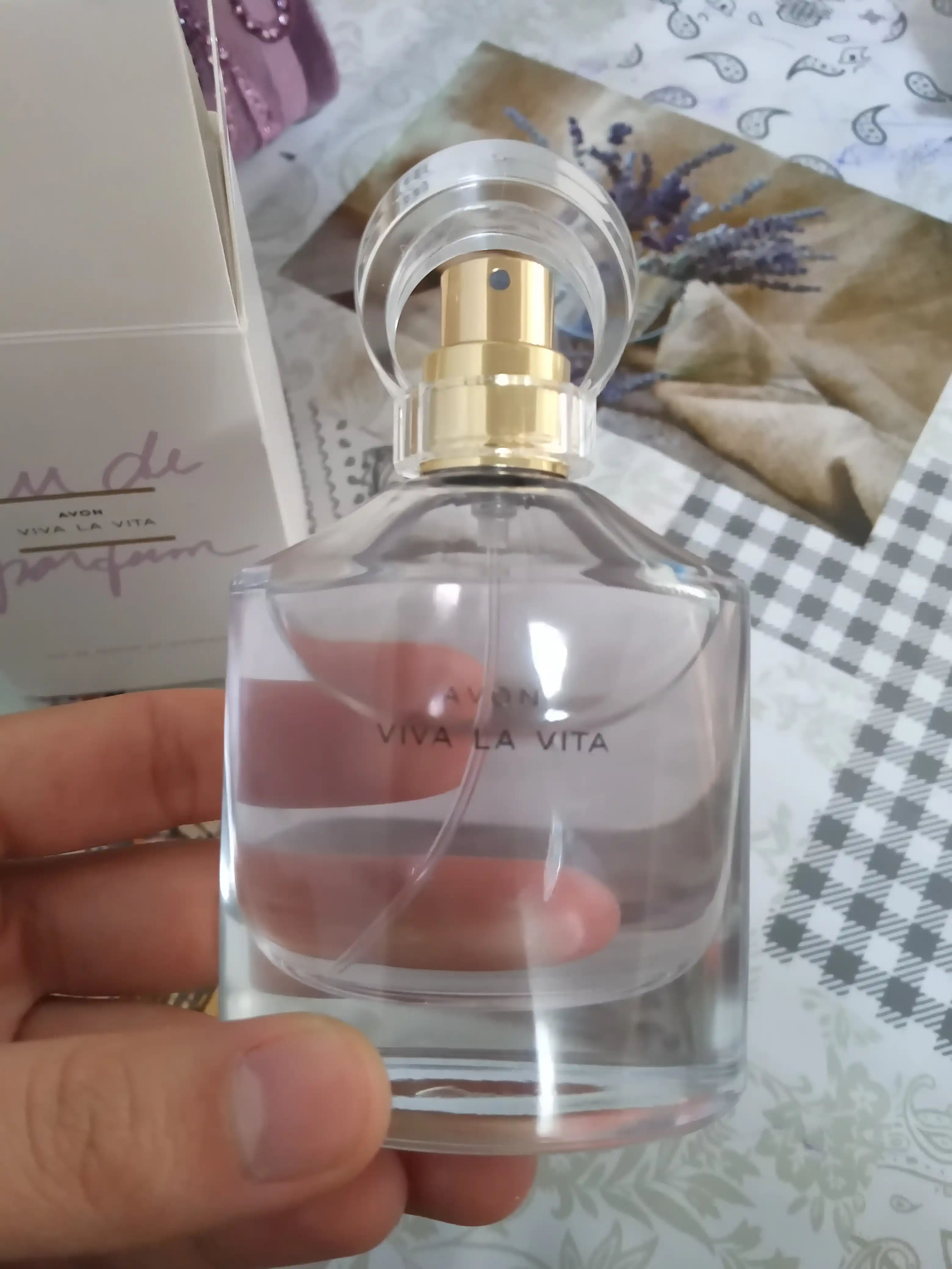Parfyumlangan suvi Avon Viva la Vita, 50 ml