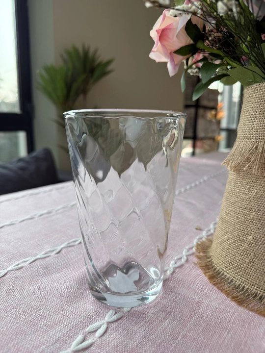 Spiral qiralli qalin shsishalik stakan. Shisha haybol stakani, 250-300 ml