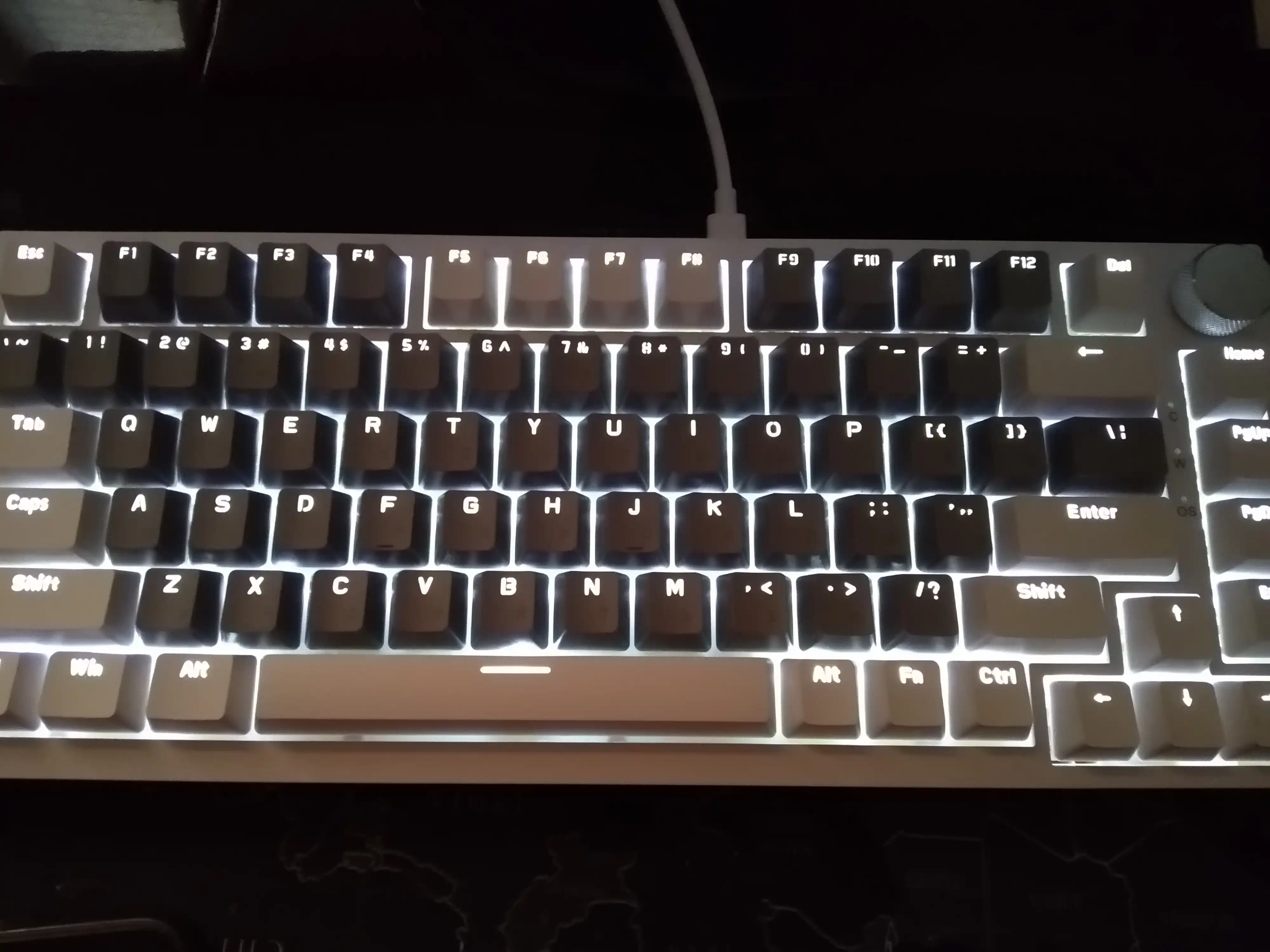 Mexanik O‘yin Klaviaturasi AJAZZ AK820, Simli USB Type-C, 75% 82 Tugmali, Hot-Swap